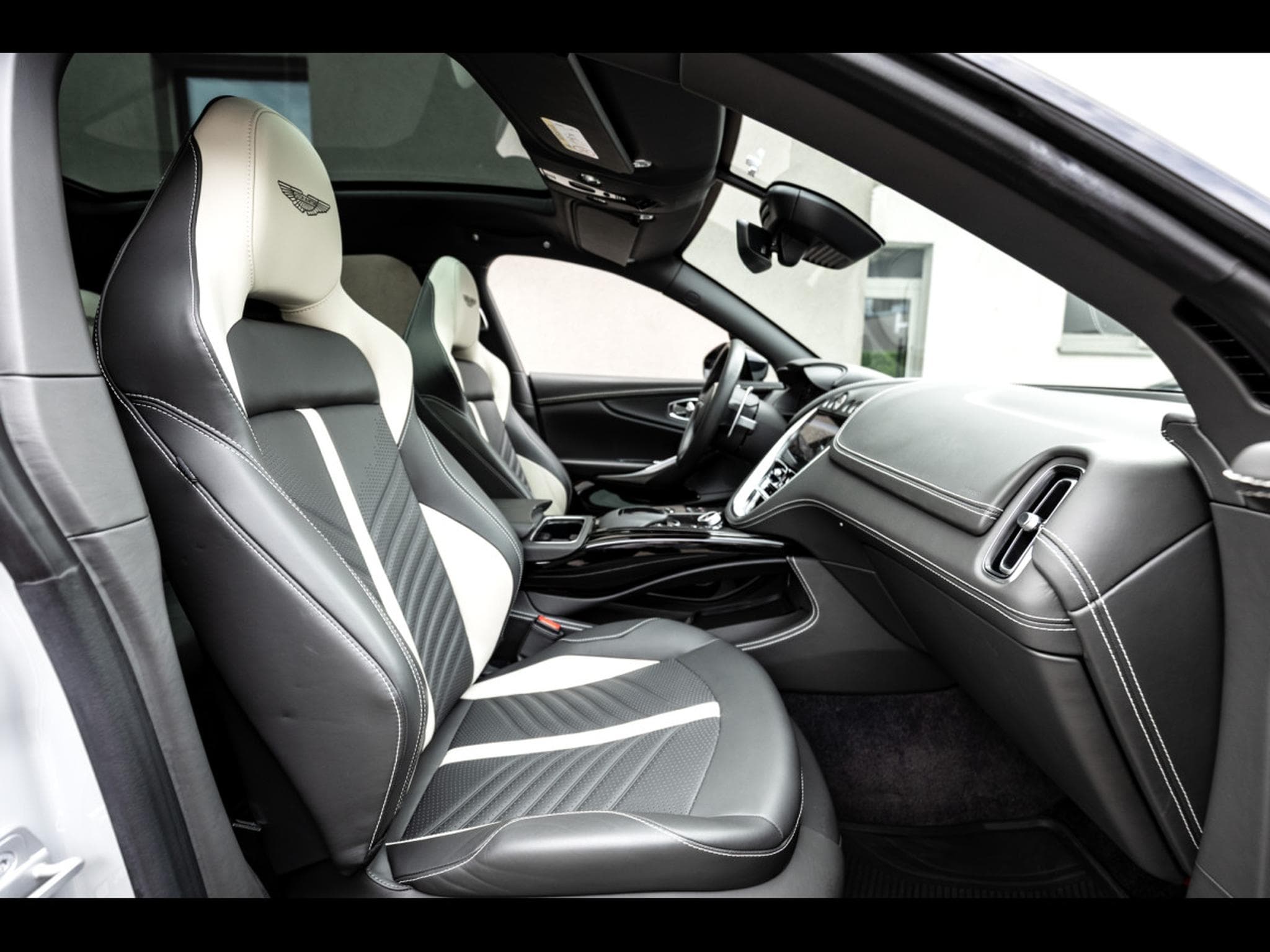 Aston-Martin DBX 707 4.0 V8 (707 CH) - APEX GREY (2024) - Photo 18