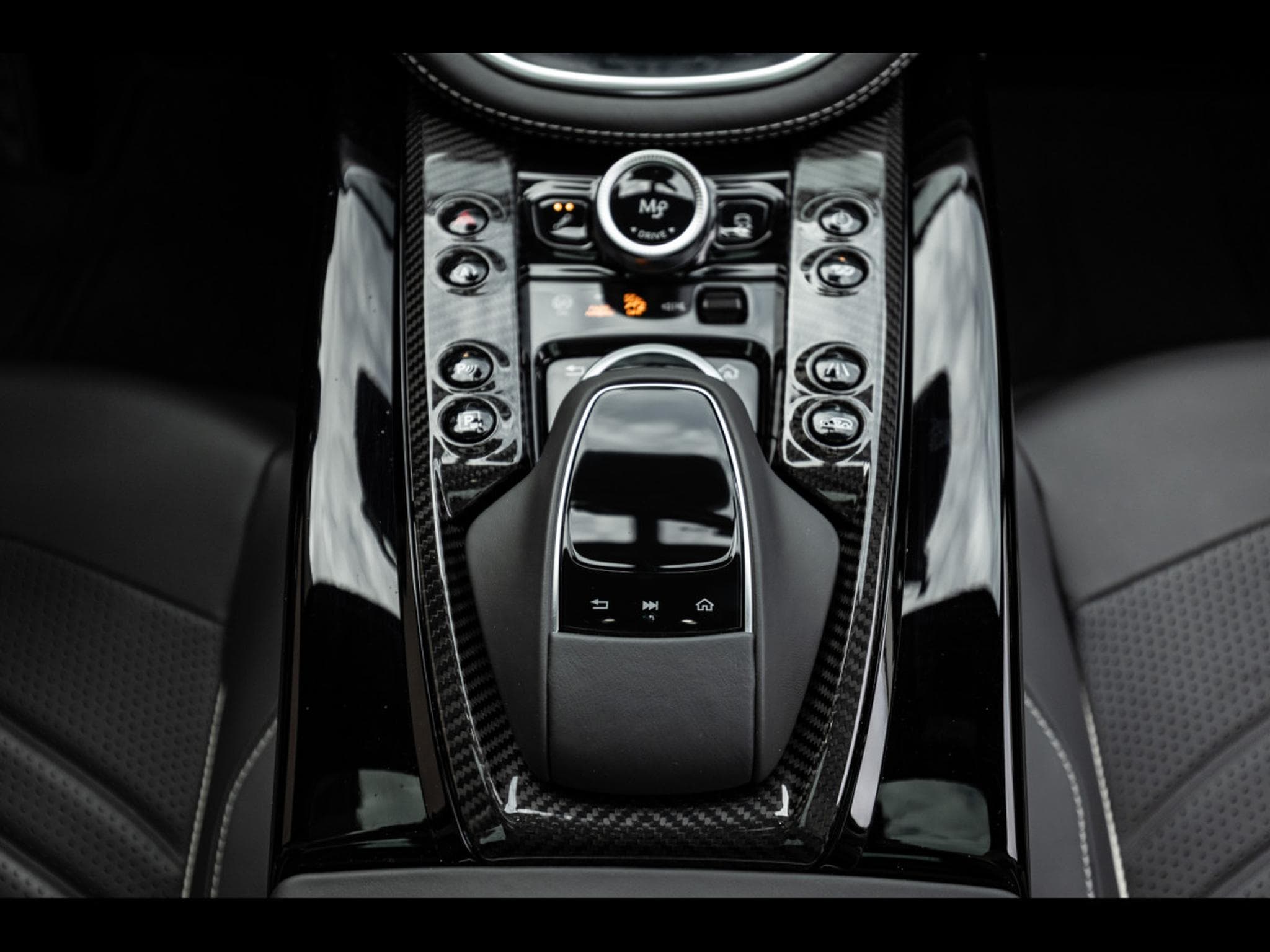 Aston-Martin DBX 707 4.0 V8 (707 CH) - APEX GREY (2024) - Photo 20