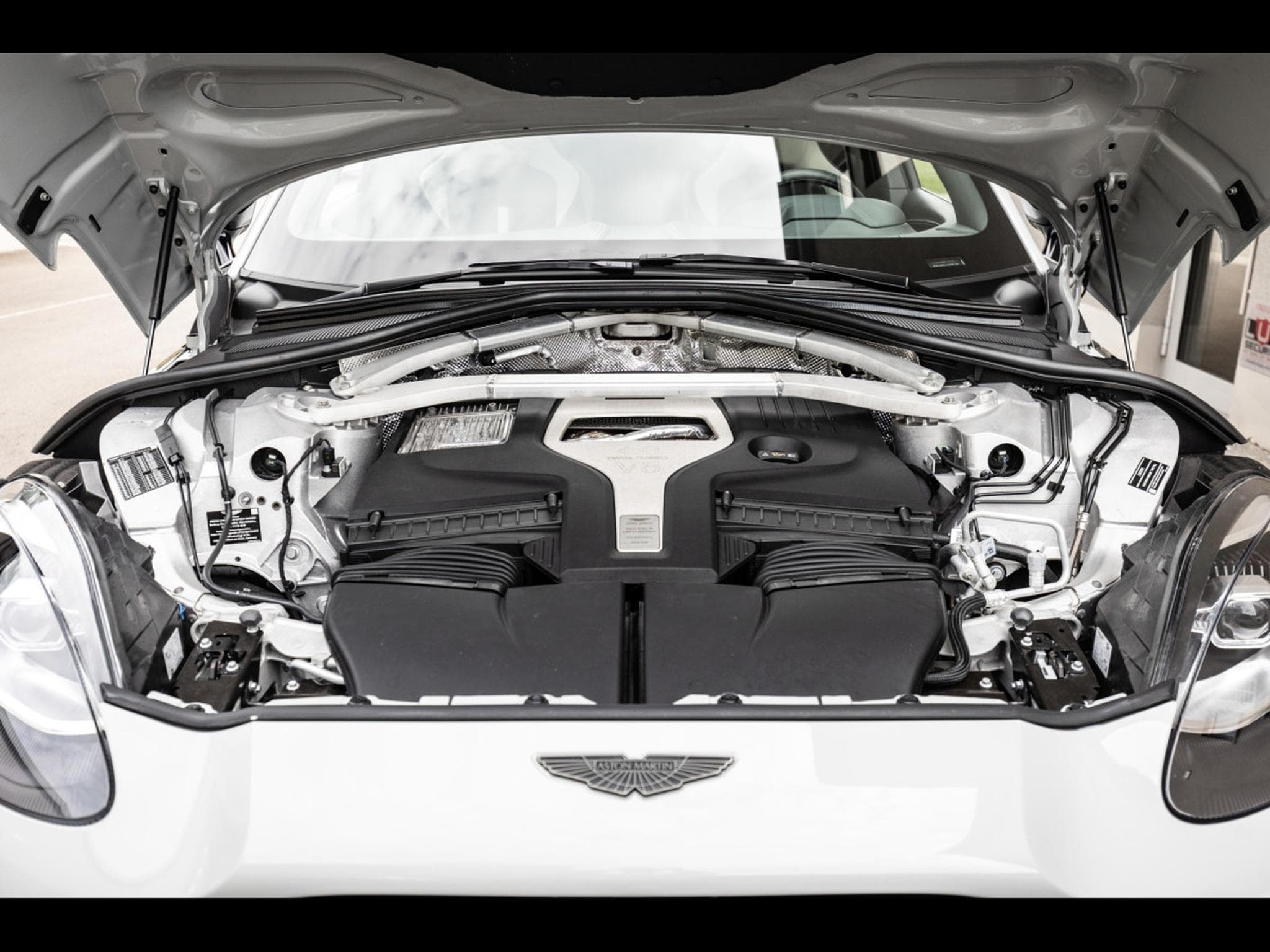 Aston-Martin DBX 707 4.0 V8 (707 CH) - APEX GREY (2024) - Photo 23