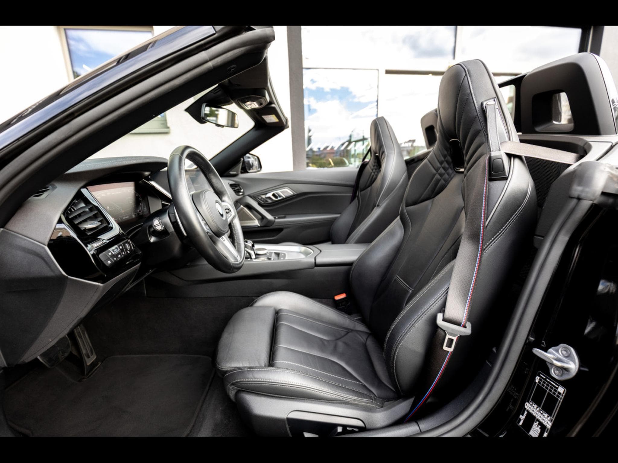BMW Z4 ROADSTER STEPRTONIC (340 CH) - BLACK SAPPHIRE (2022) - Photo 11
