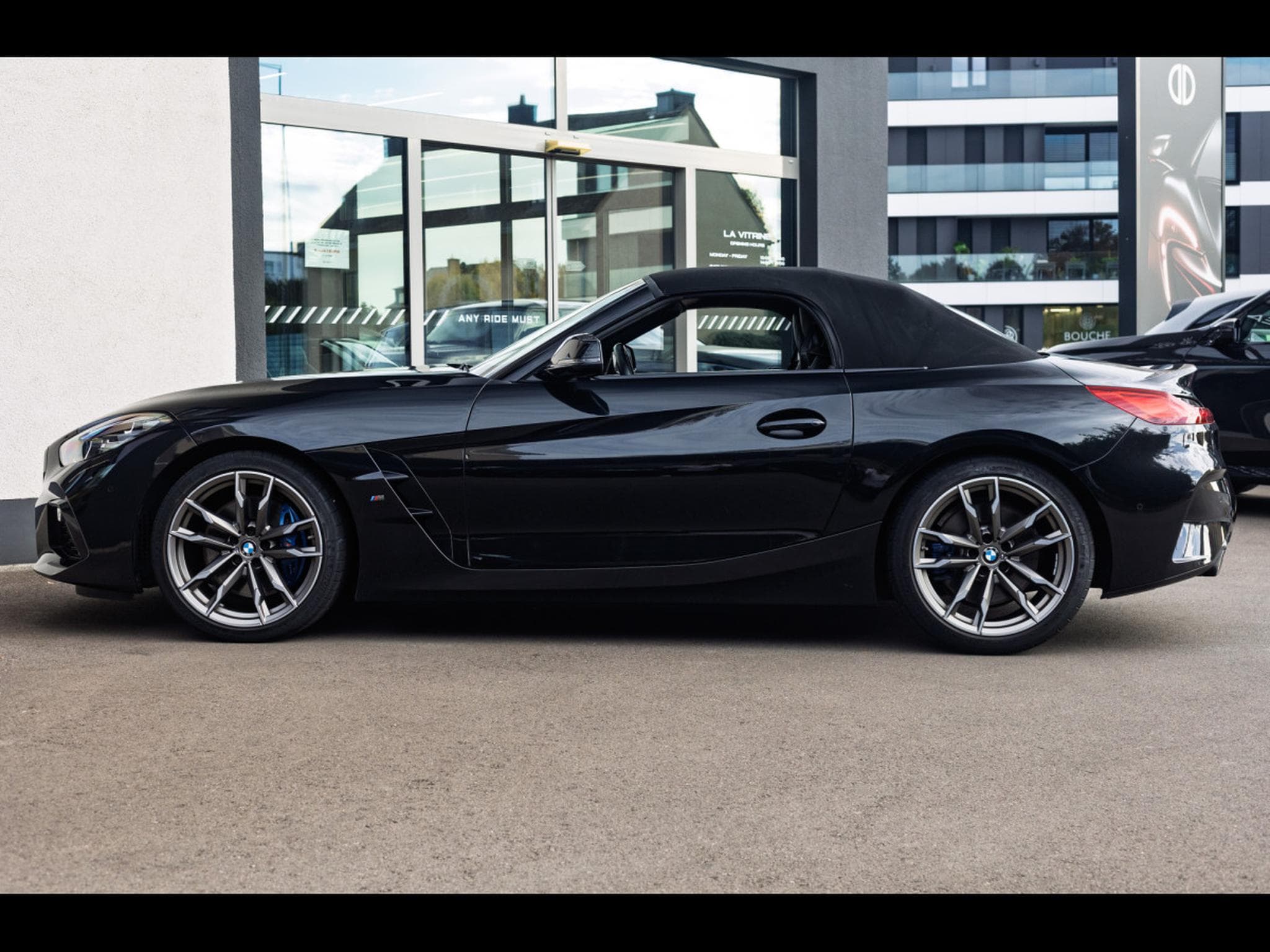 BMW Z4 ROADSTER STEPRTONIC (340 CH) - BLACK SAPPHIRE (2022) - Photo 19