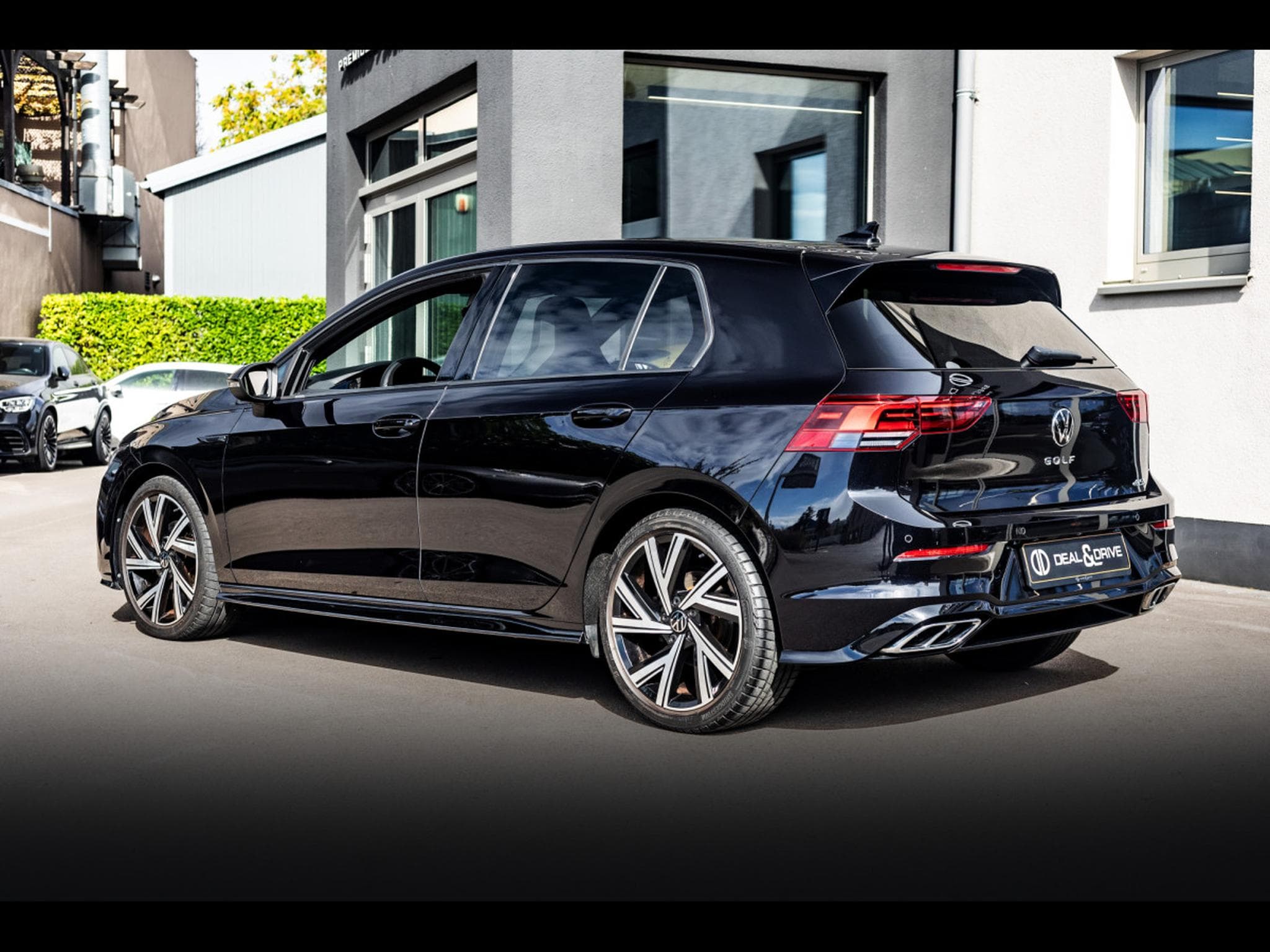 VW Golf 1.5 eTSI R-LINE DSG7 - DEEP BLACK NACRÉ (2023) - Photo 3