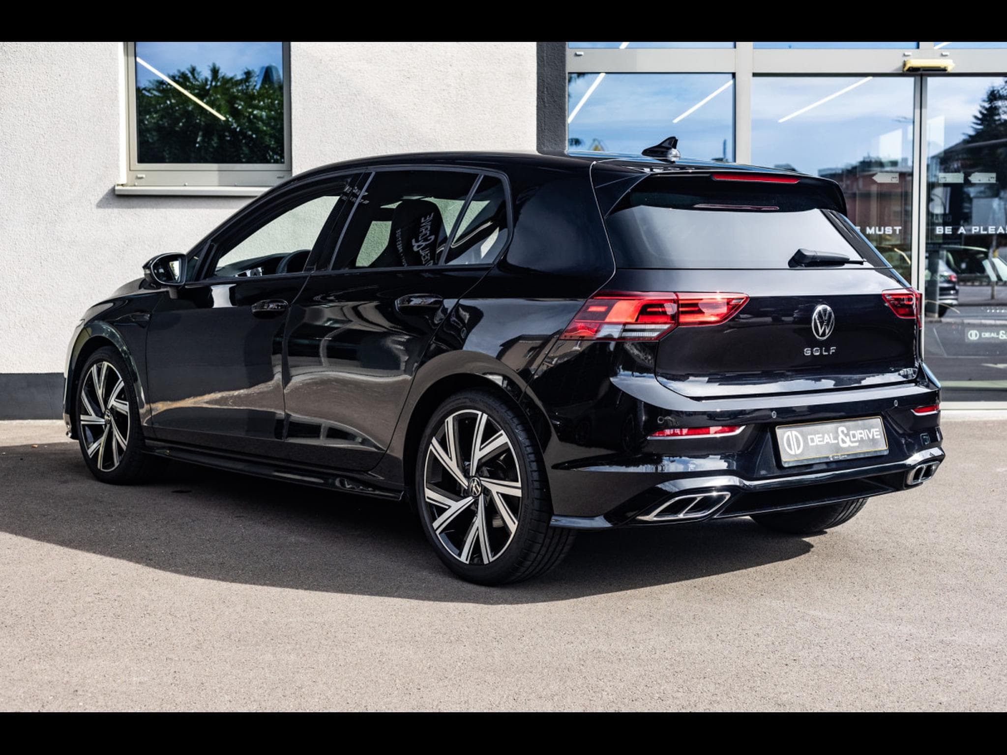 VW Golf 1.5 eTSI R-LINE DSG7 - DEEP BLACK NACRÉ (2023) - Photo 7