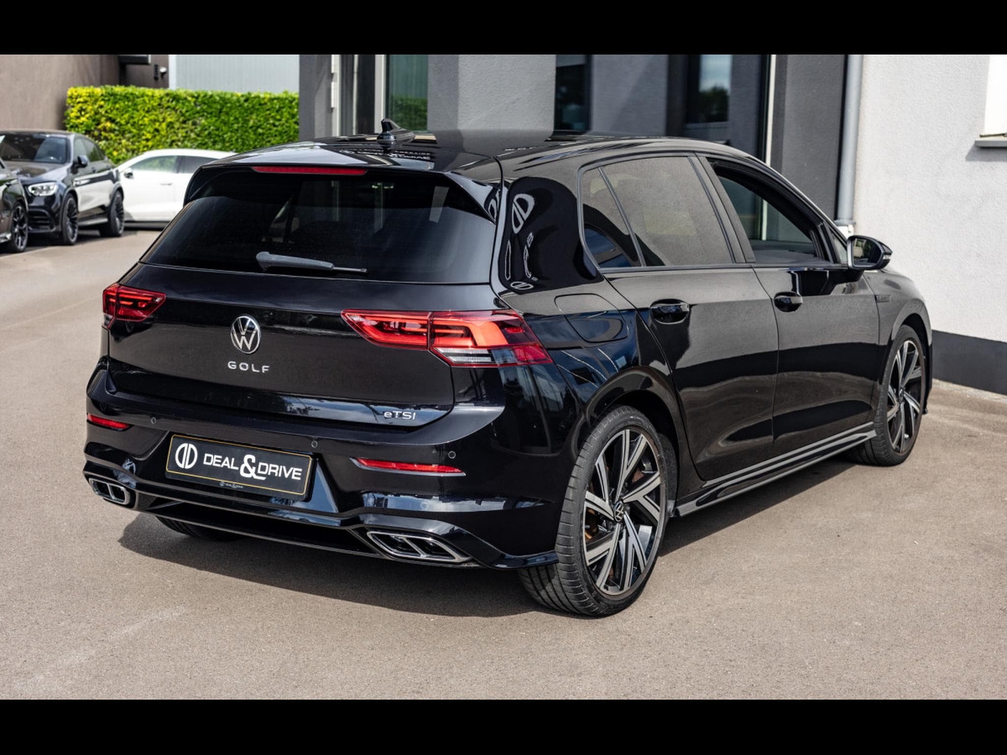 VW Golf 1.5 eTSI R-LINE DSG7 - DEEP BLACK NACRÉ (2023) - Photo 8