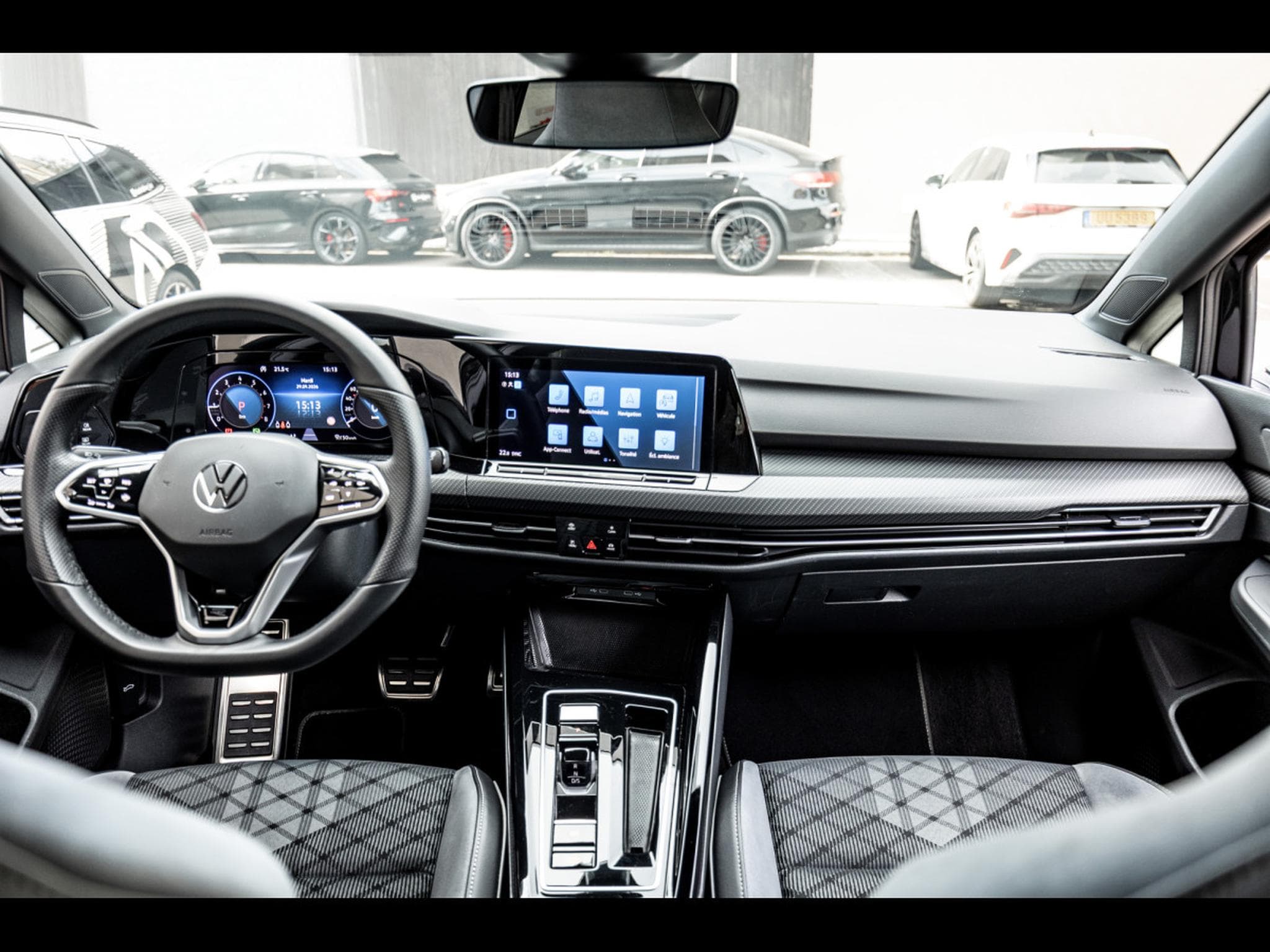 VW Golf 1.5 eTSI R-LINE DSG7 - DEEP BLACK NACRÉ (2023) - Photo 14
