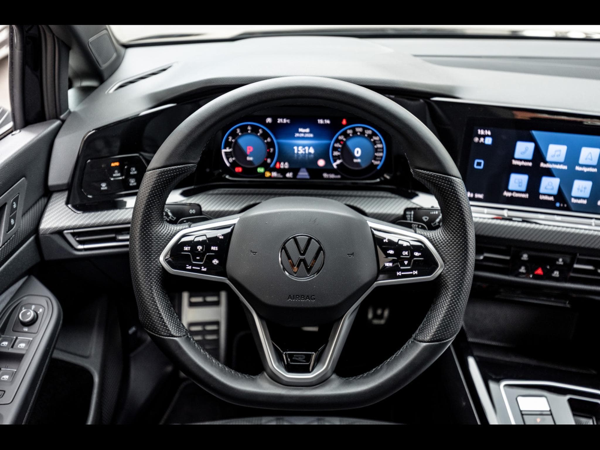 VW Golf 1.5 eTSI R-LINE DSG7 - DEEP BLACK NACRÉ (2023) - Photo 12