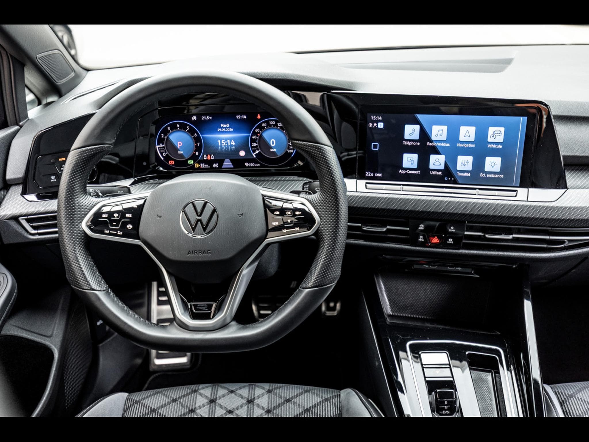VW Golf 1.5 eTSI R-LINE DSG7 - DEEP BLACK NACRÉ (2023) - Photo 18