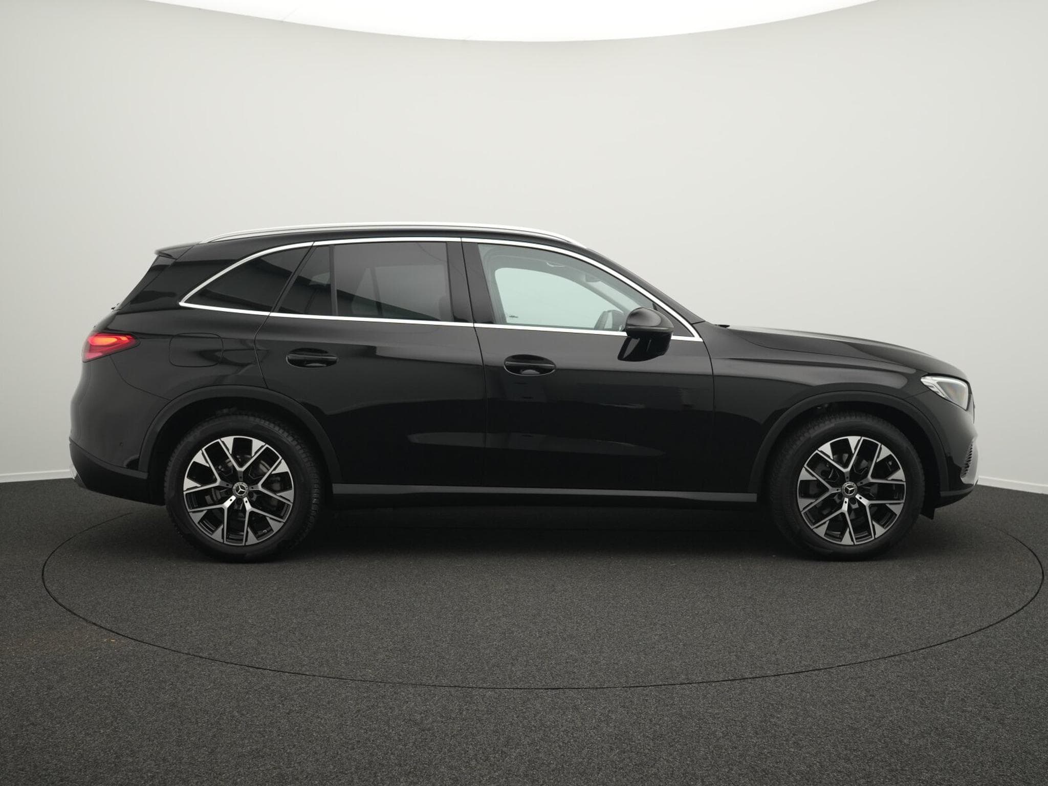 Mercedes GLC 220 d 4MATIC Avantgarde Kamera+EasyPack+Memo (2025) - Photo 5