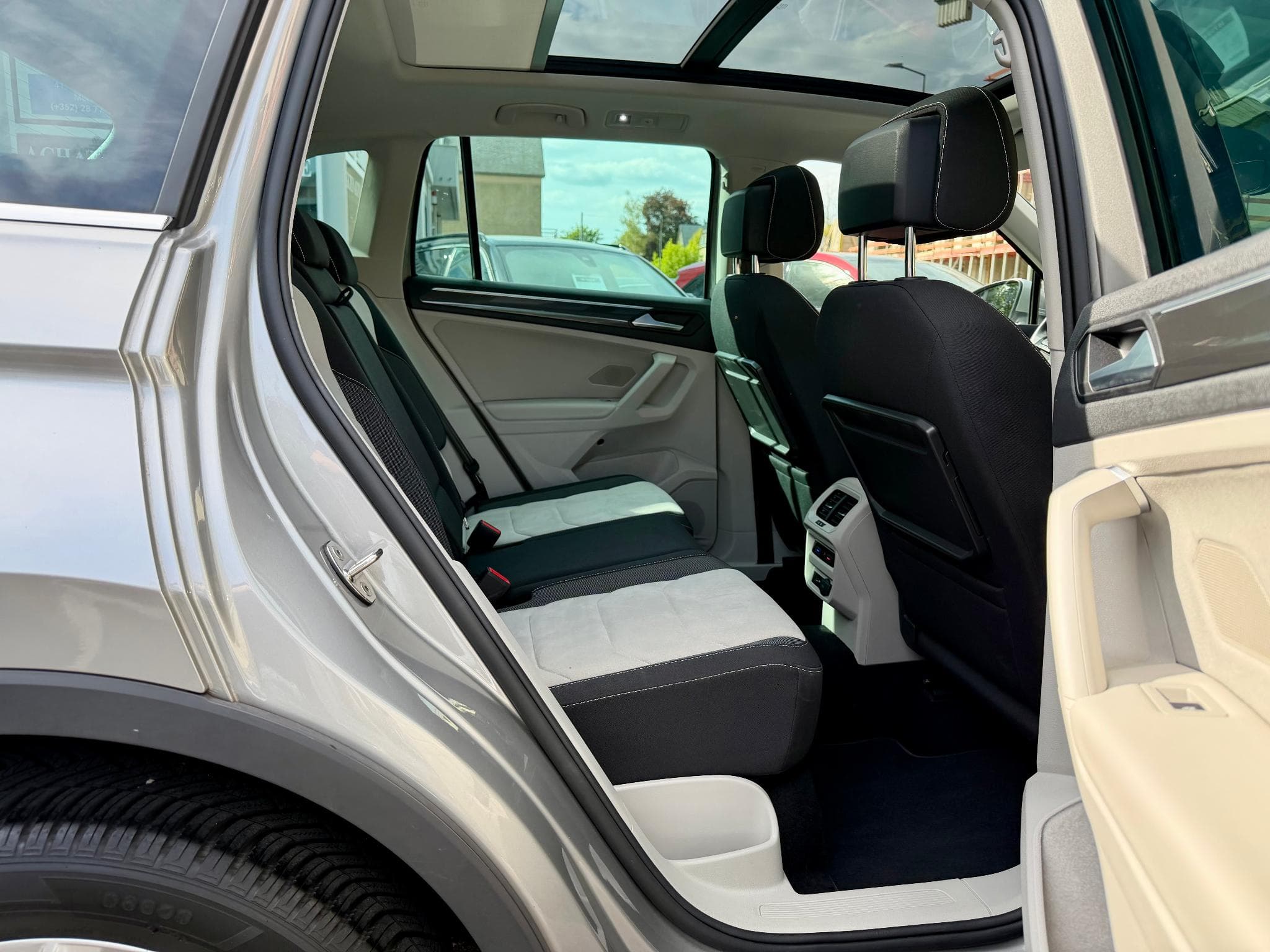 VW Tiguan 2.0 TSI 190 DSG7 4Motion Highline Pano/Cam/Head-Up (2019) - Photo 10