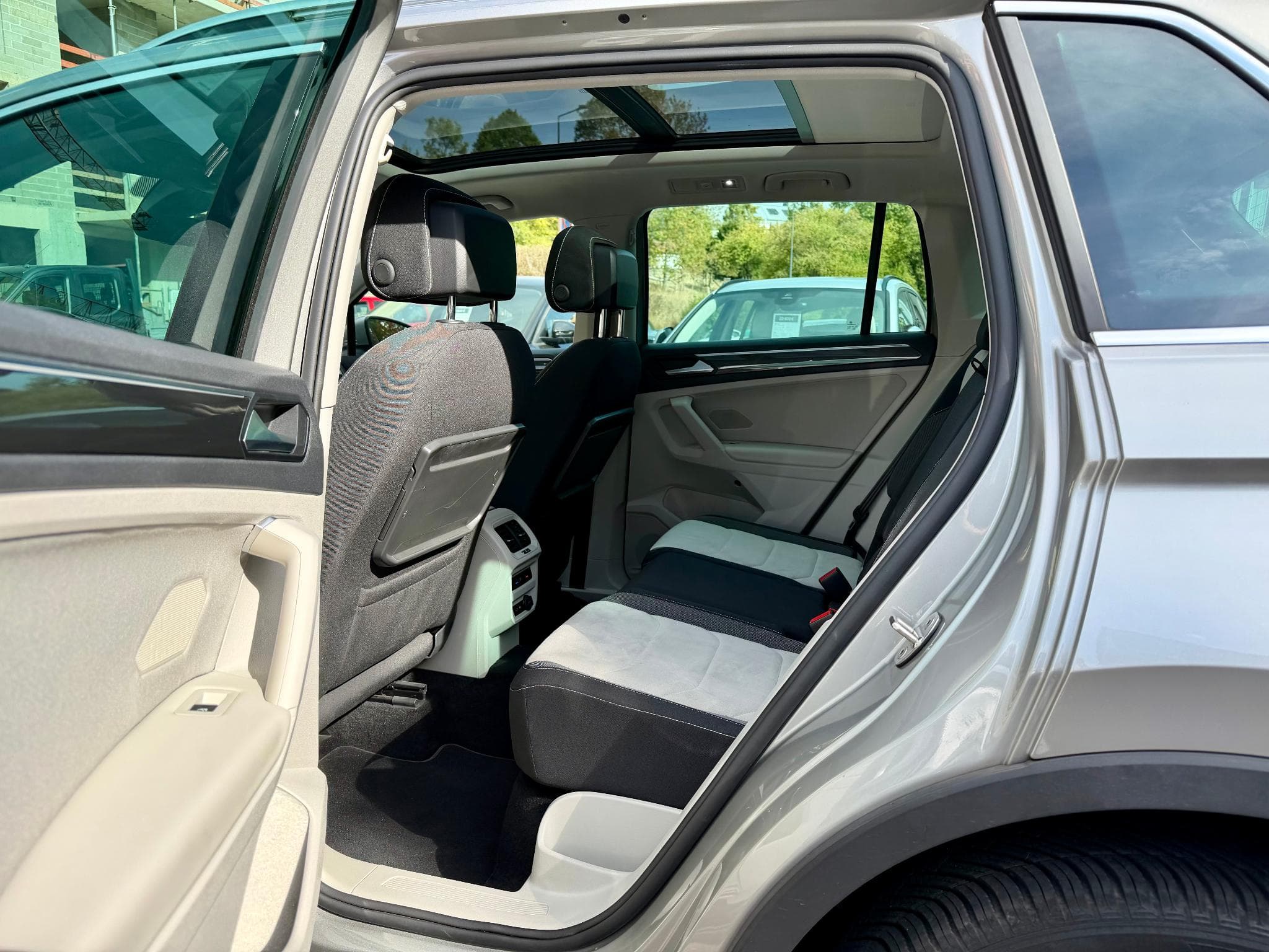 VW Tiguan 2.0 TSI 190 DSG7 4Motion Highline Pano/Cam/Head-Up (2019) - Photo 11