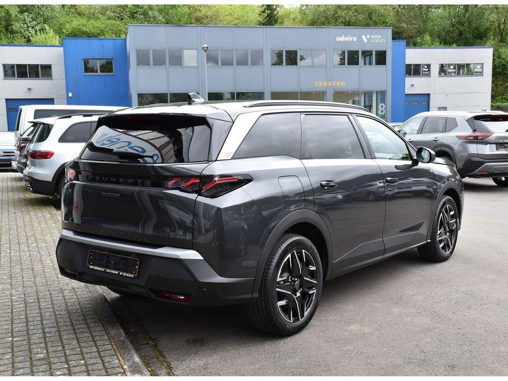 Peugeot 5008 GT Hybrid 145 e-DCS6 7 Pl. ACC CAM NEUF (2026) - Photo 4