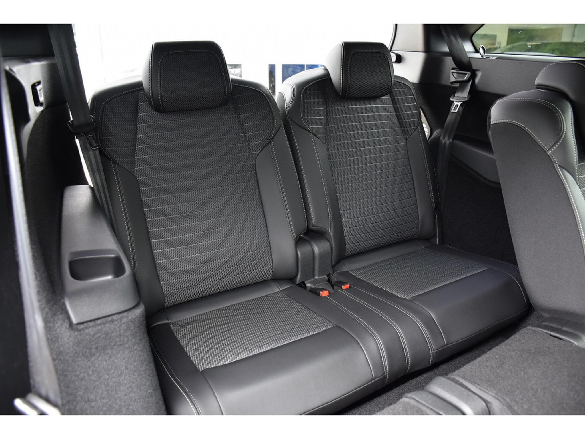 Peugeot 5008 GT Hybrid 145 e-DCS6 7 Pl. ACC CAM NEUF (2026) - Photo 9