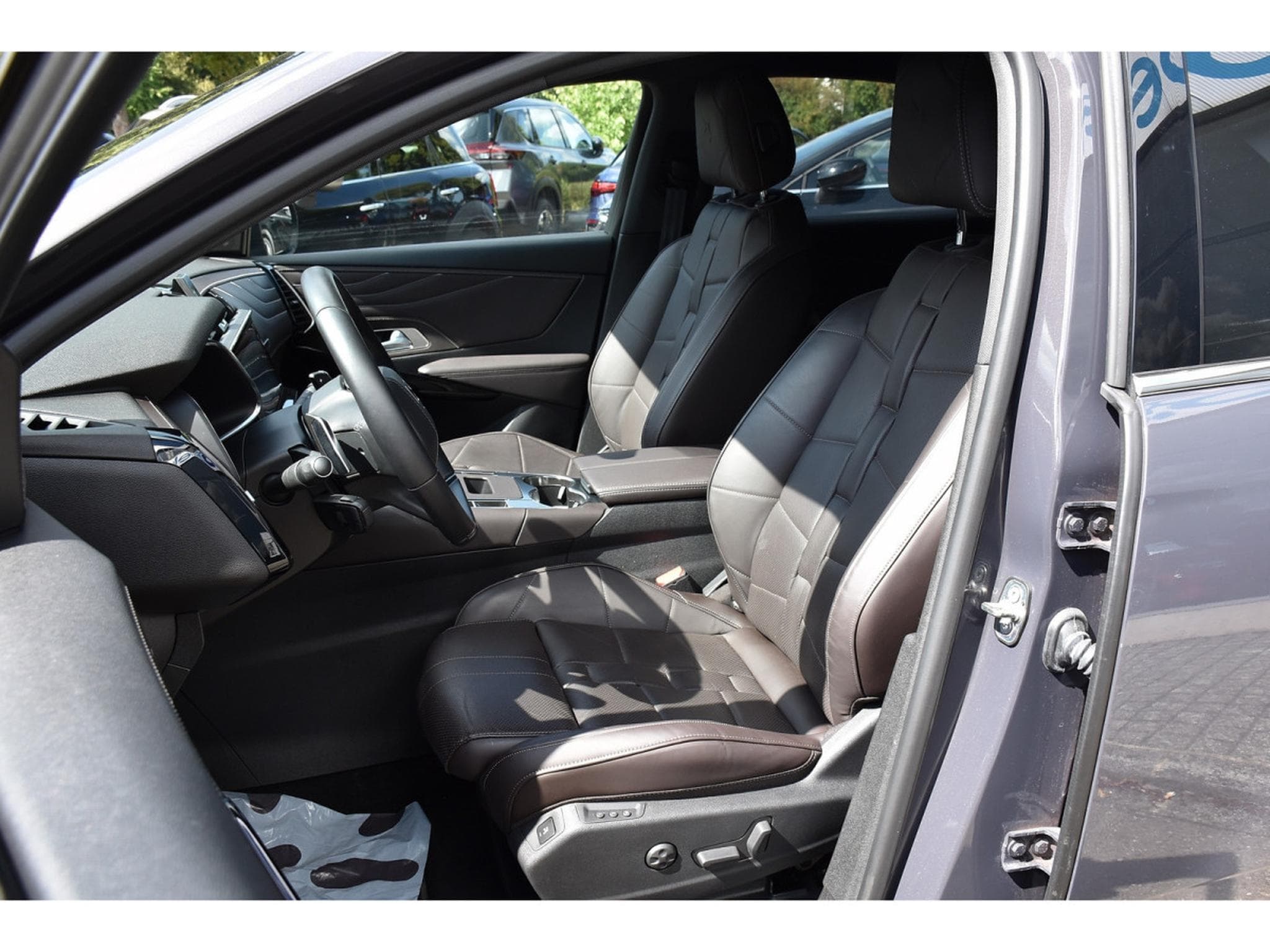 DS Automobiles DS7 1.6 Hybrid PHEV 300 AWD Antoine de Saint Exupéry MEMO CAM360 (2024) - Photo 6