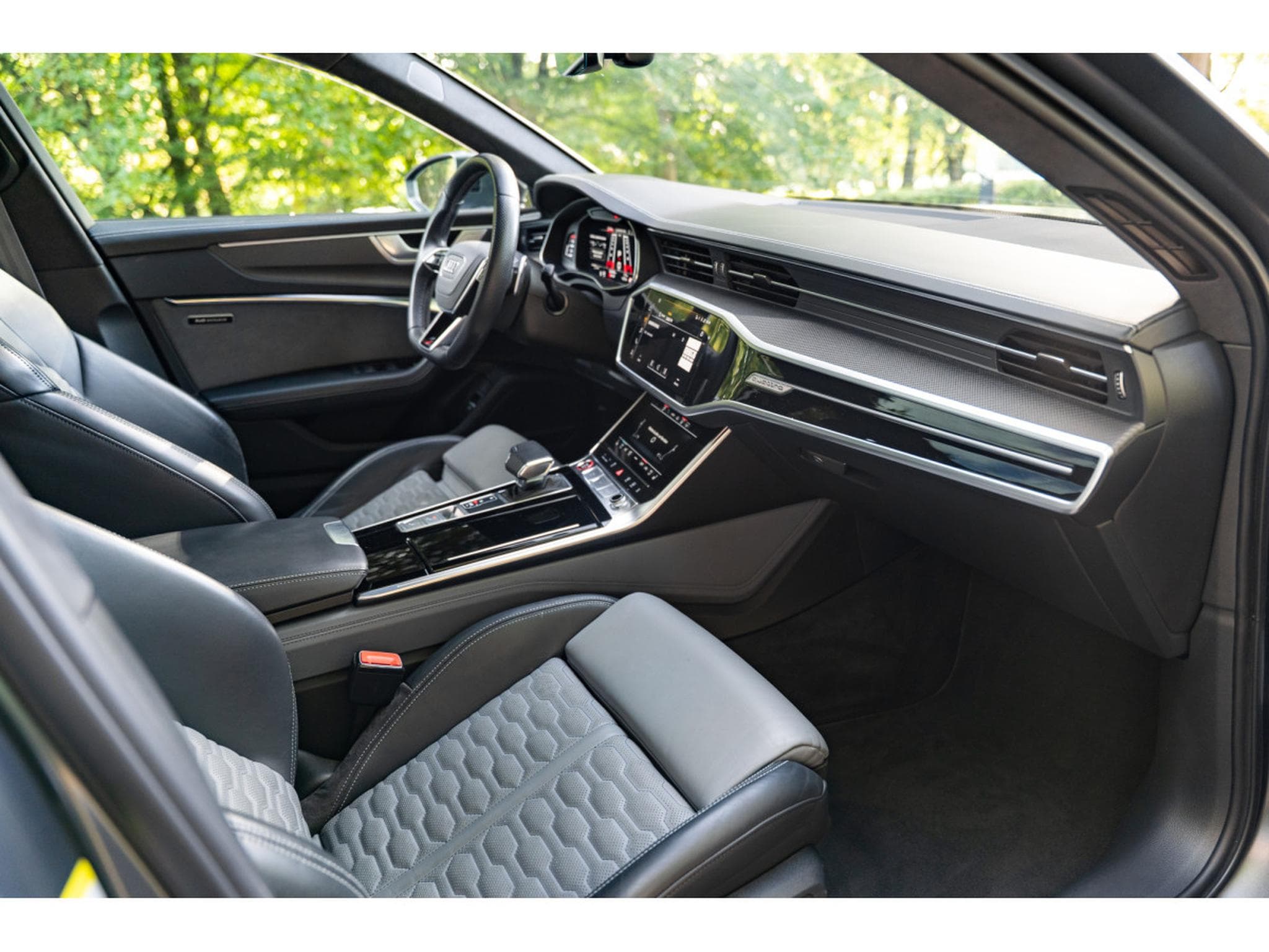 Audi RS6 EXCLUSIVE / B&O / MATRIX (2022) - Photo 13