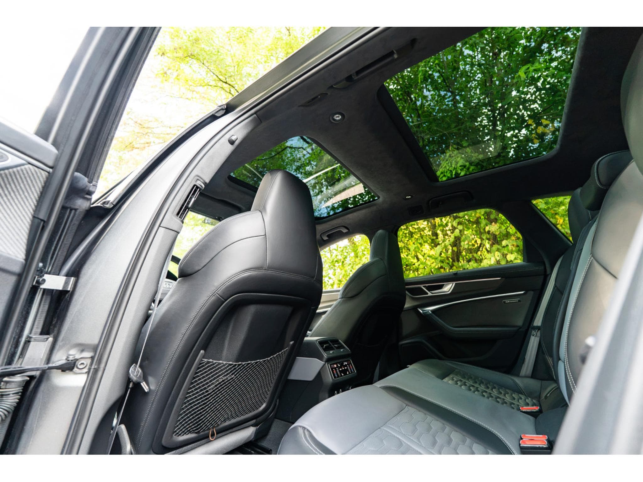 Audi RS6 EXCLUSIVE / B&O / MATRIX (2022) - Photo 15