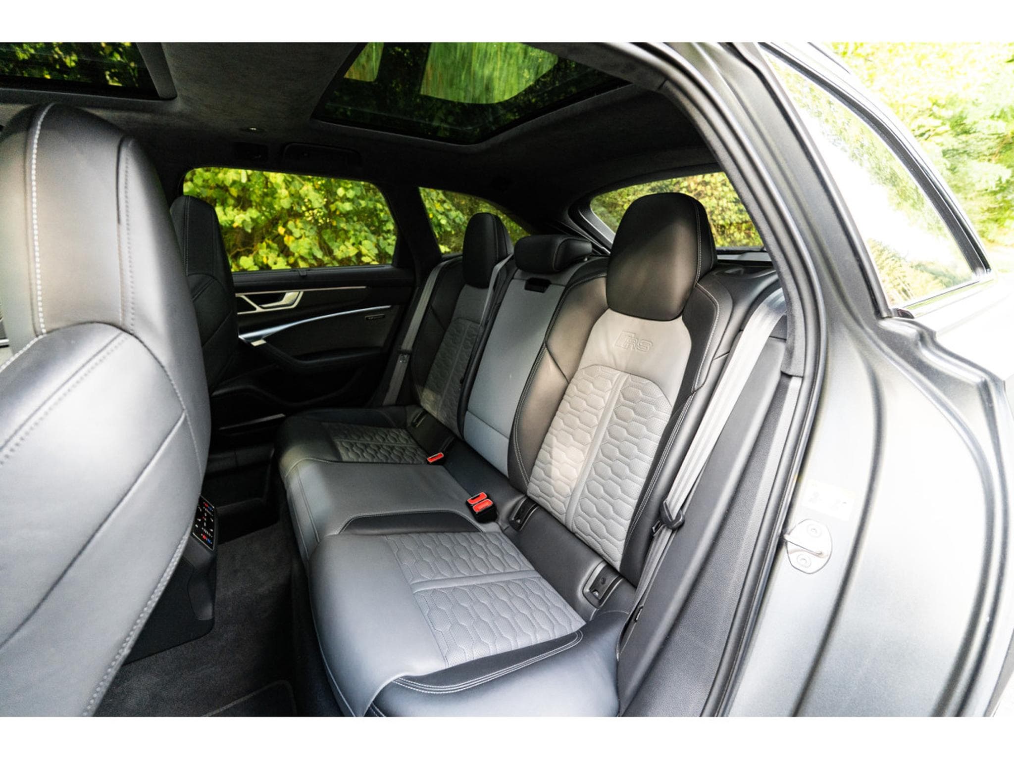 Audi RS6 EXCLUSIVE / B&O / MATRIX (2022) - Photo 14