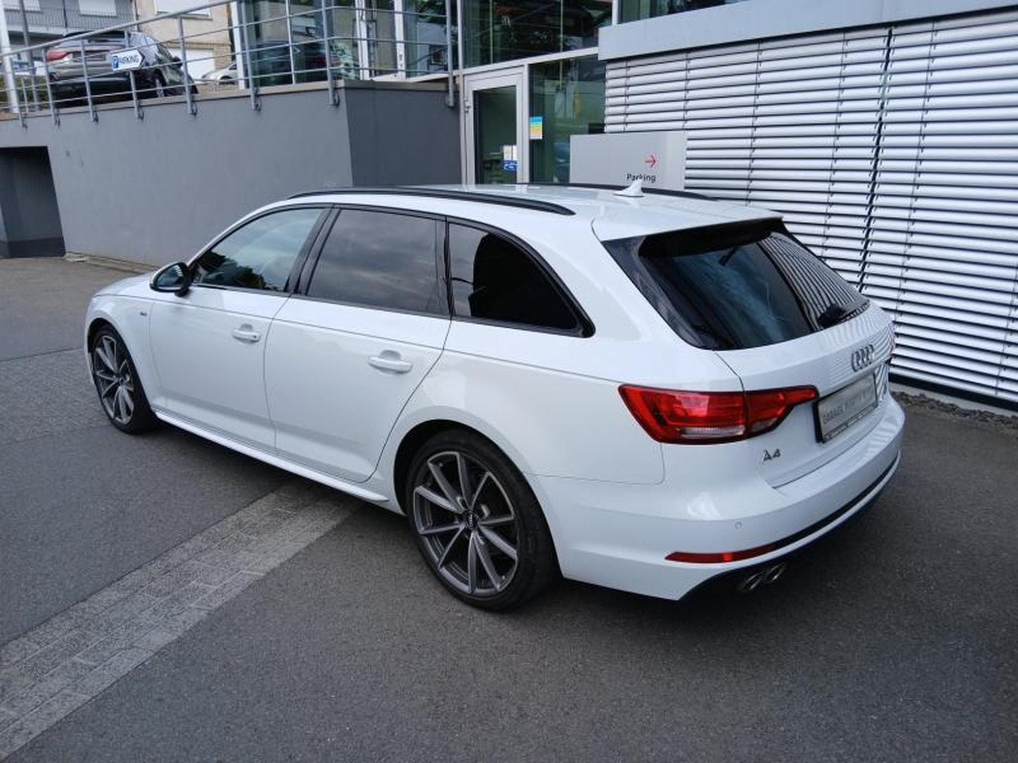 Audi A4 Avant Sport 2.0 TDI quattro s-tronic (2016) - Photo 2