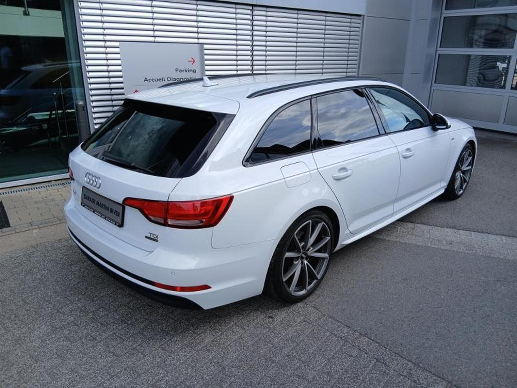 Audi A4 Avant Sport 2.0 TDI quattro s-tronic (2016) - Photo 4