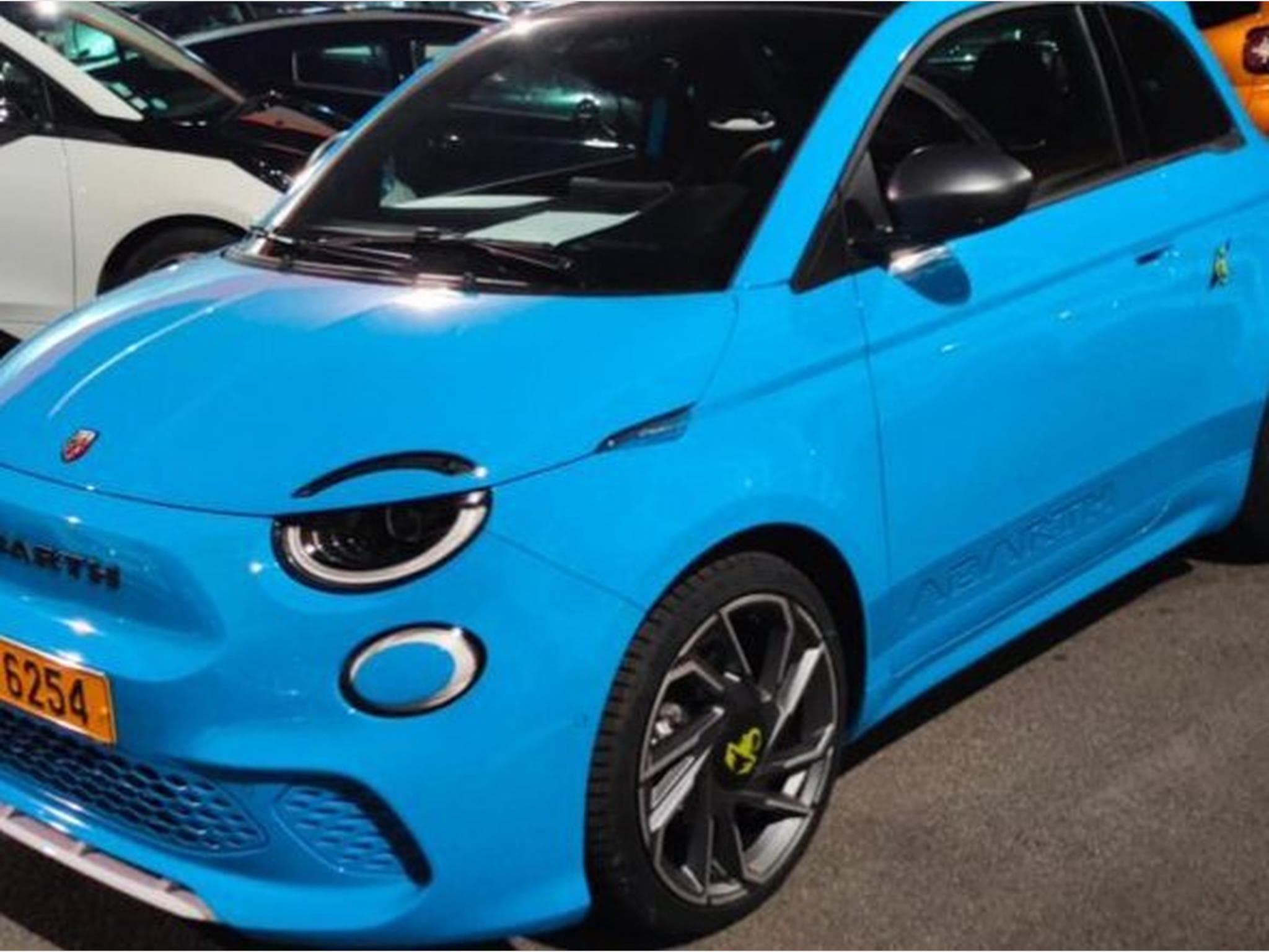 Fiat 500 Scorpionissimo fuel électrique (2024) - Photo 1