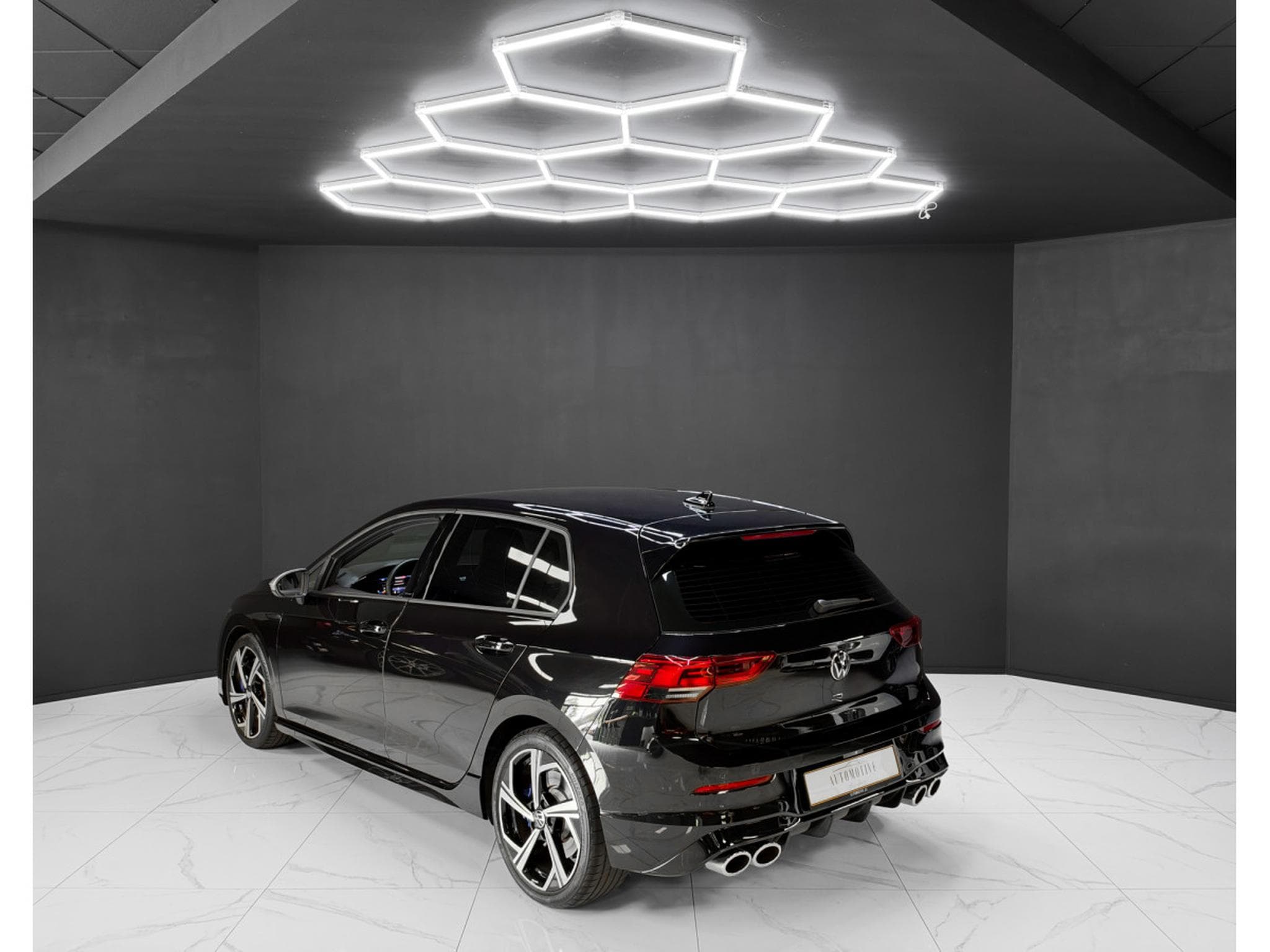 VW Golf R 2.0 TSI R DSG 4 Motion (2023) - Foto 3