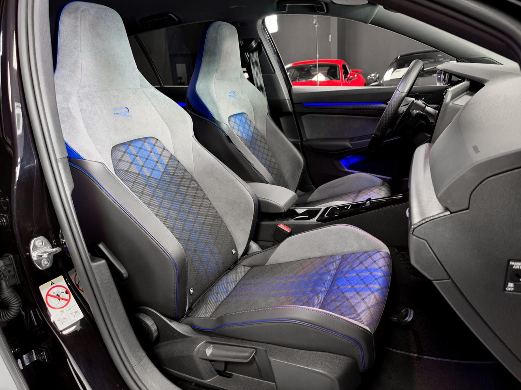 VW Golf R 2.0 TSI R DSG 4 Motion (2023) - Foto 10
