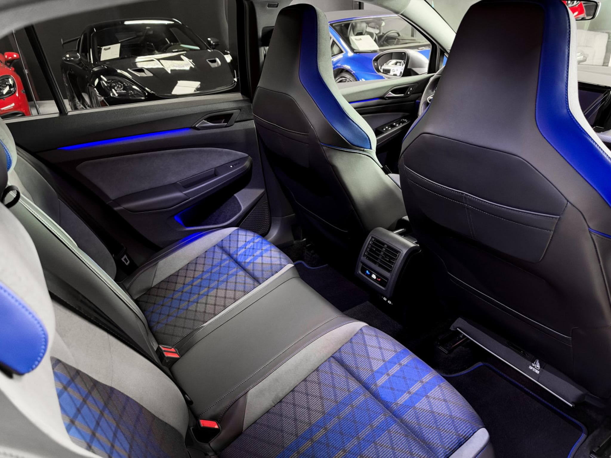 VW Golf R 2.0 TSI R DSG 4 Motion (2023) - Foto 11