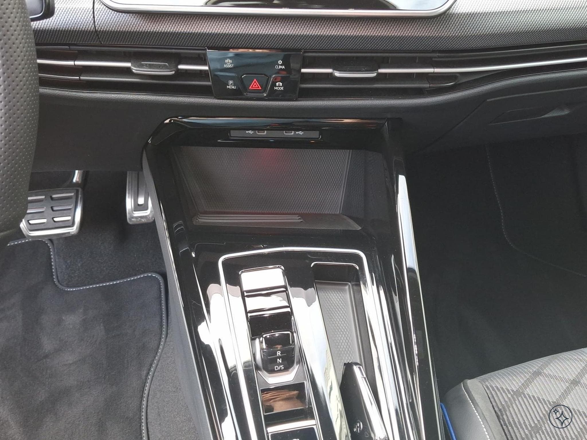 VW Golf R-Line (2026) - Photo 14
