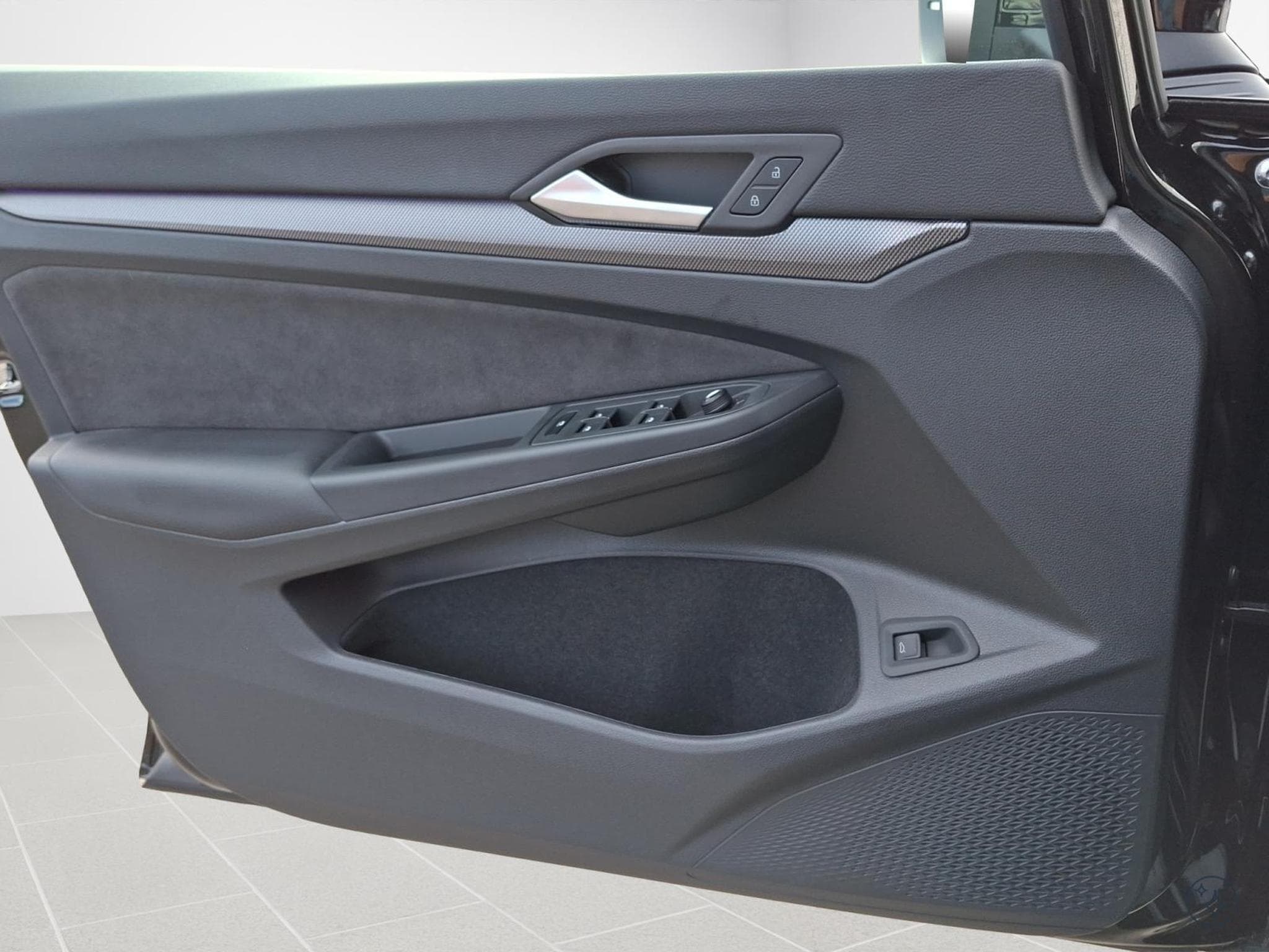 VW Golf R-Line (2026) - Photo 16