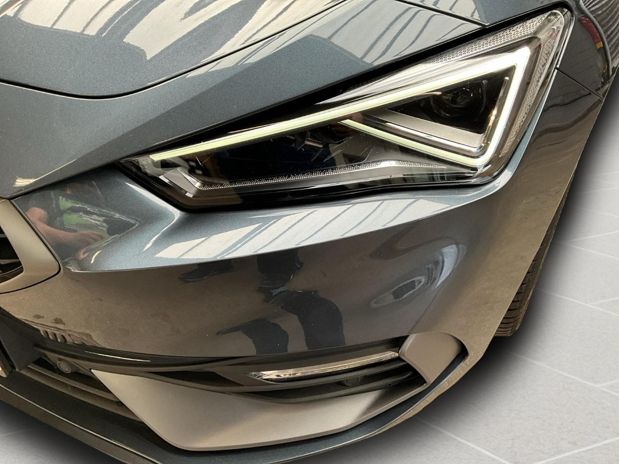 Seat Leon Sportstourer+FR+DSG+P.Vision+Matrix-Led+P.Safe+Connectivity- (2025) - Photo 9