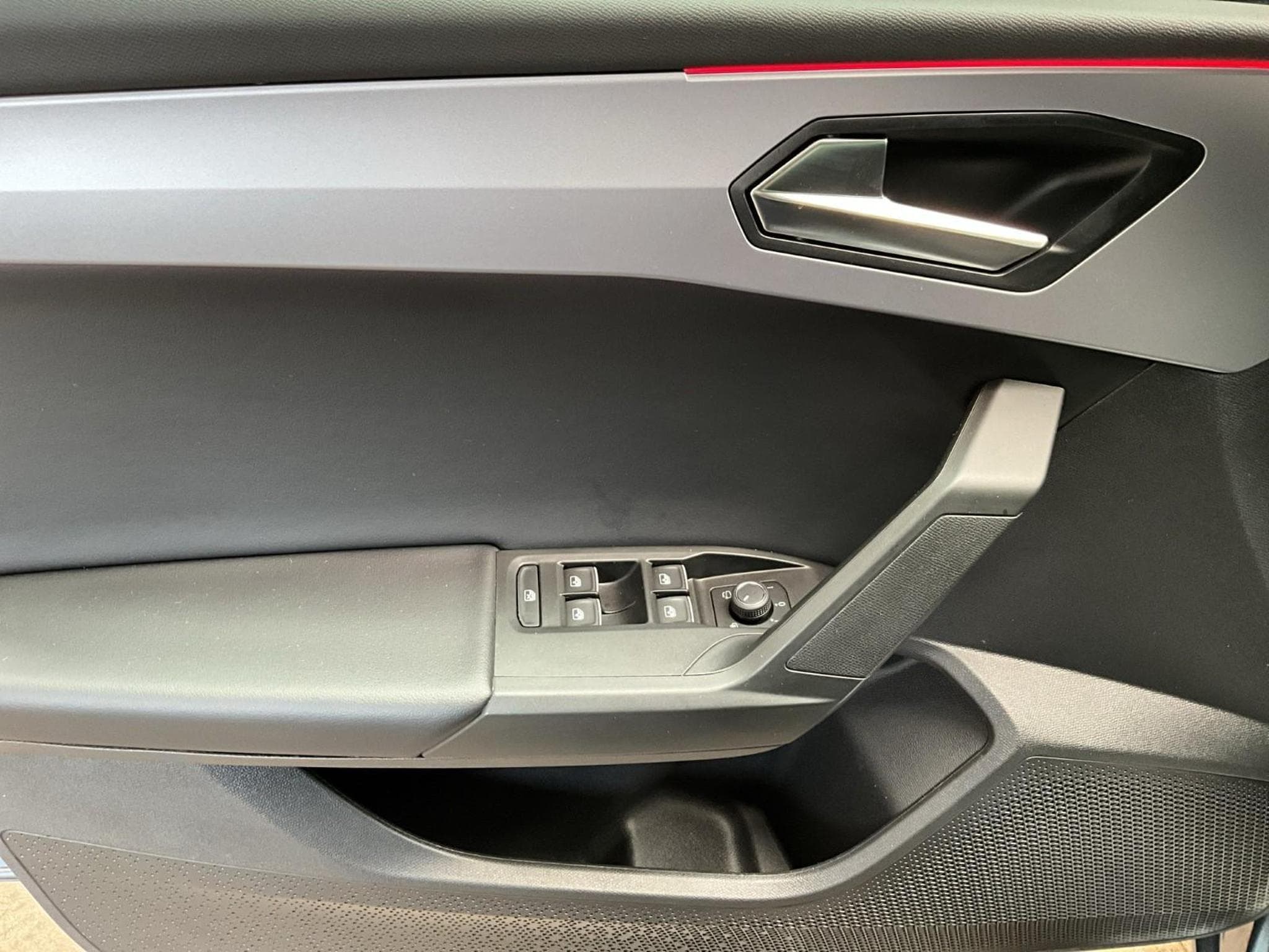Seat Leon Sportstourer+FR+DSG+P.Vision+Matrix-Led+P.Safe+Connectivity- (2025) - Photo 10
