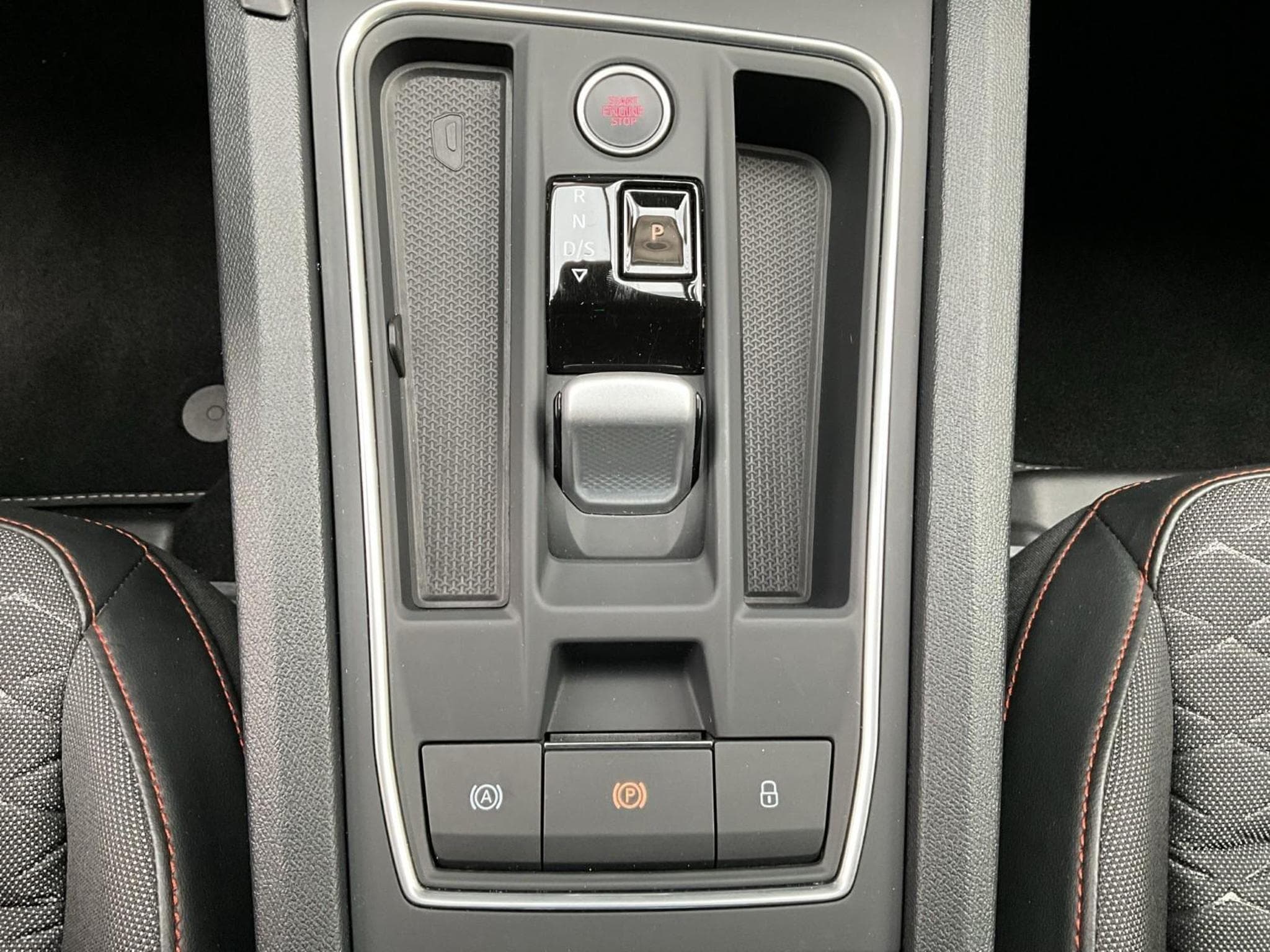 Seat Leon Sportstourer+FR+DSG+P.Vision+Matrix-Led+P.Safe+Connectivity- (2025) - Photo 14