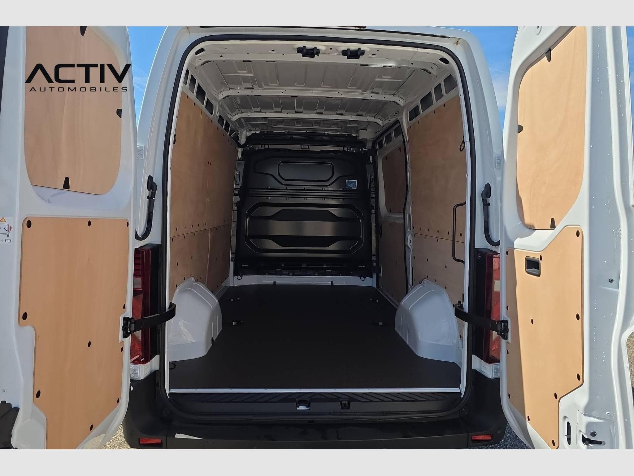 Renault Master BLUE DCI 130 L2H2 3T5 TR EXTRA (2025) - Foto 11