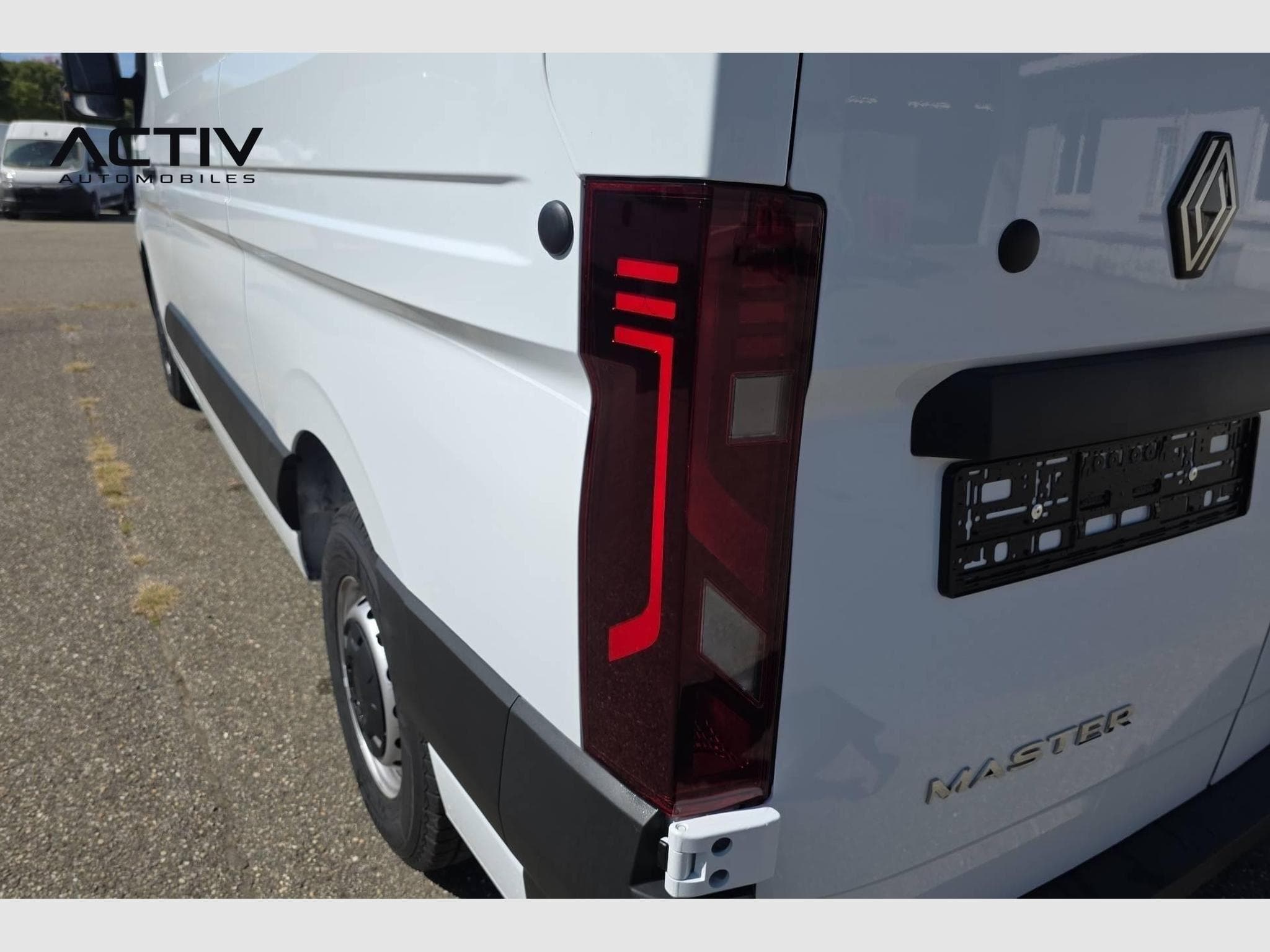 Renault Master BLUE DCI 130 L2H2 3T5 TR EXTRA (2025) - Foto 21