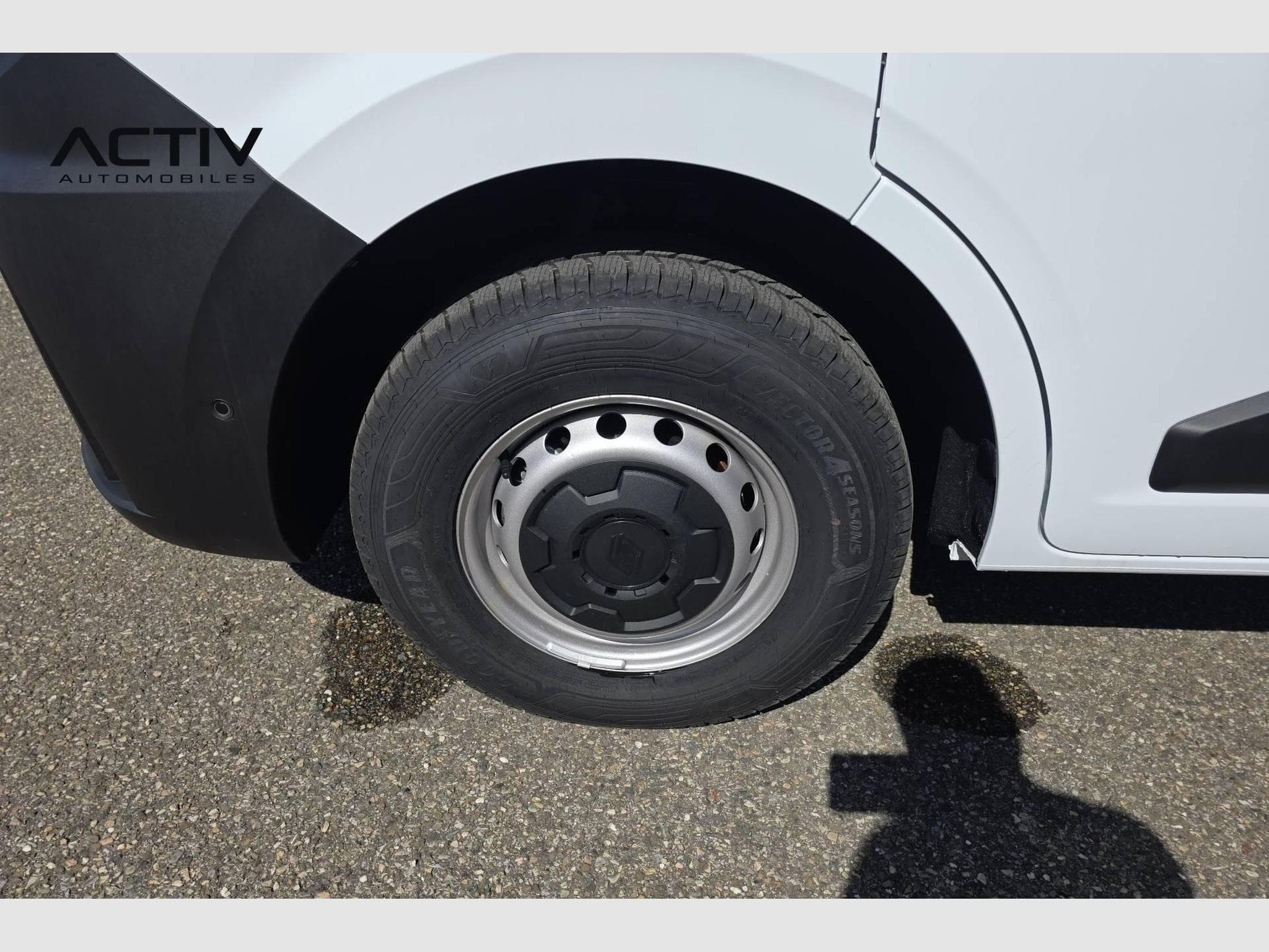 Renault Master BLUE DCI 130 L2H2 3T5 TR EXTRA (2025) - Foto 23
