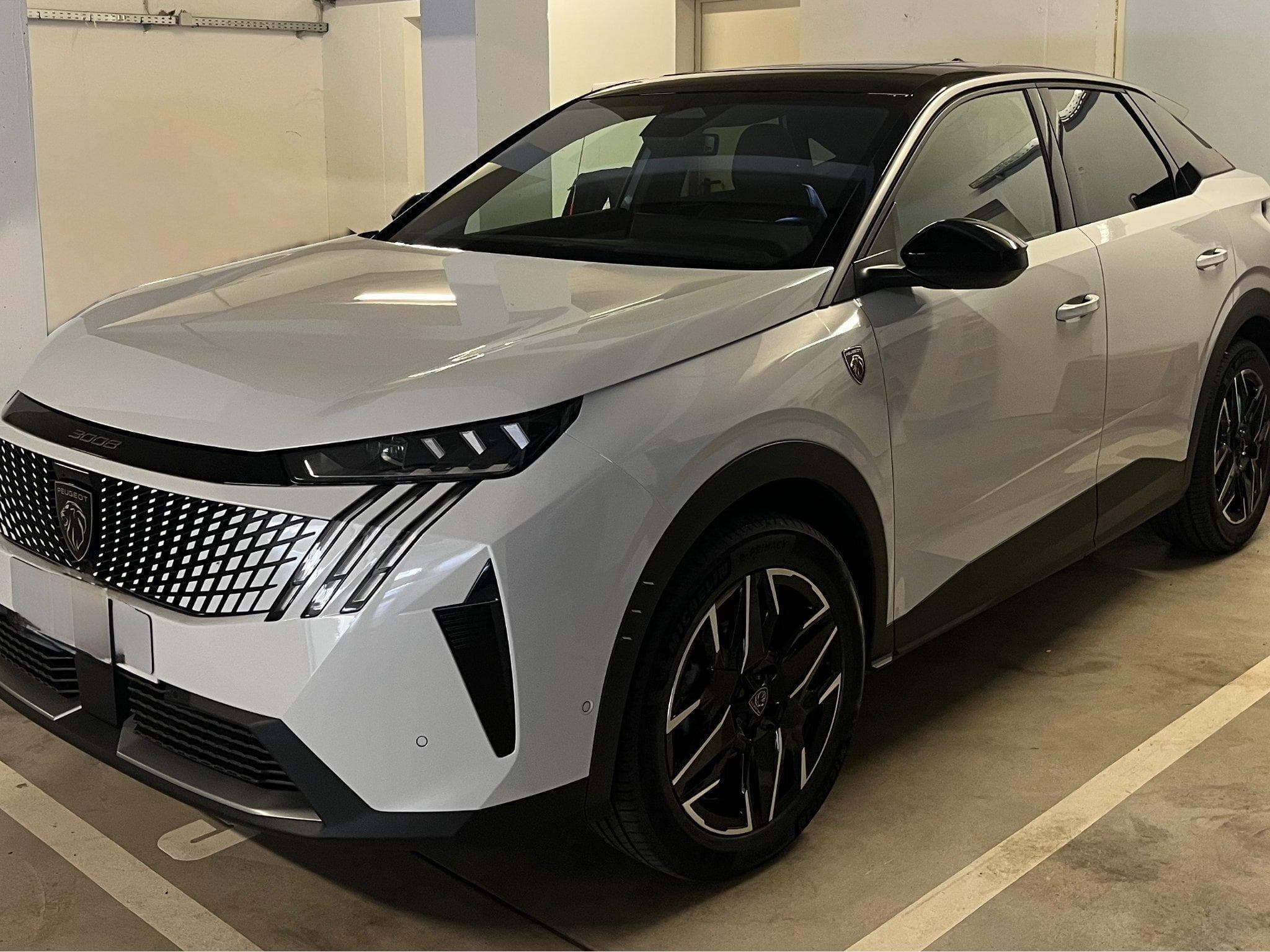 Peugeot 3008 GT First Edition Hybrid 145 e-DCS6 (2024) - Photo 1