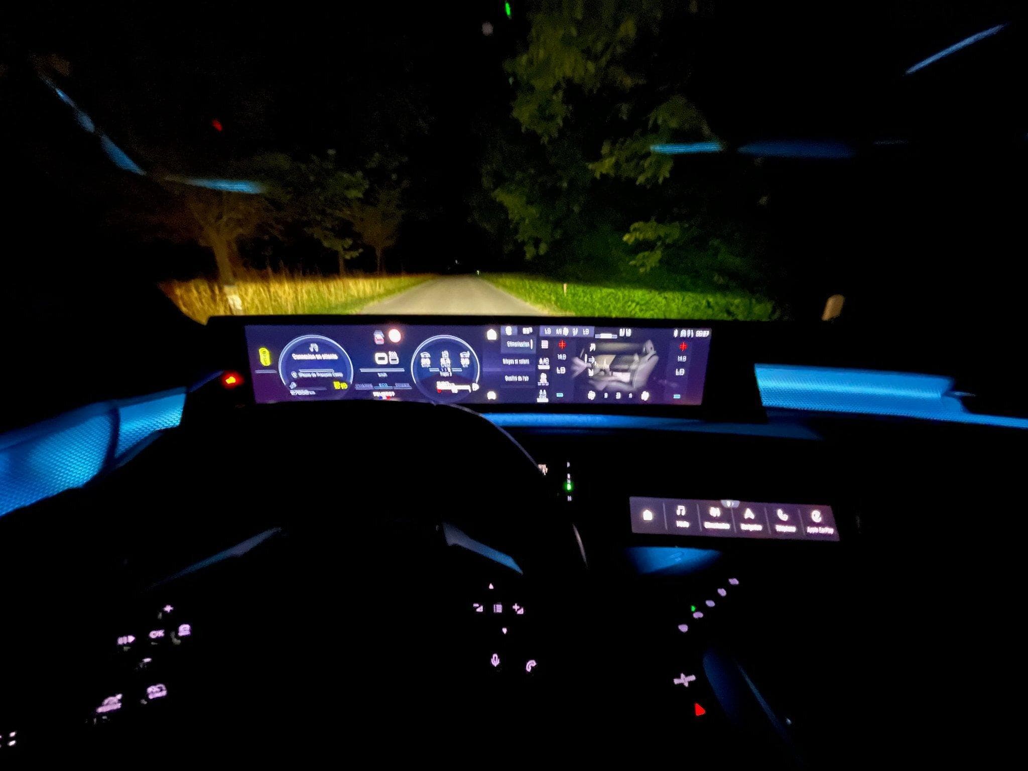 Peugeot 3008 GT First Edition Hybrid 145 e-DCS6 (2024) - Photo 11