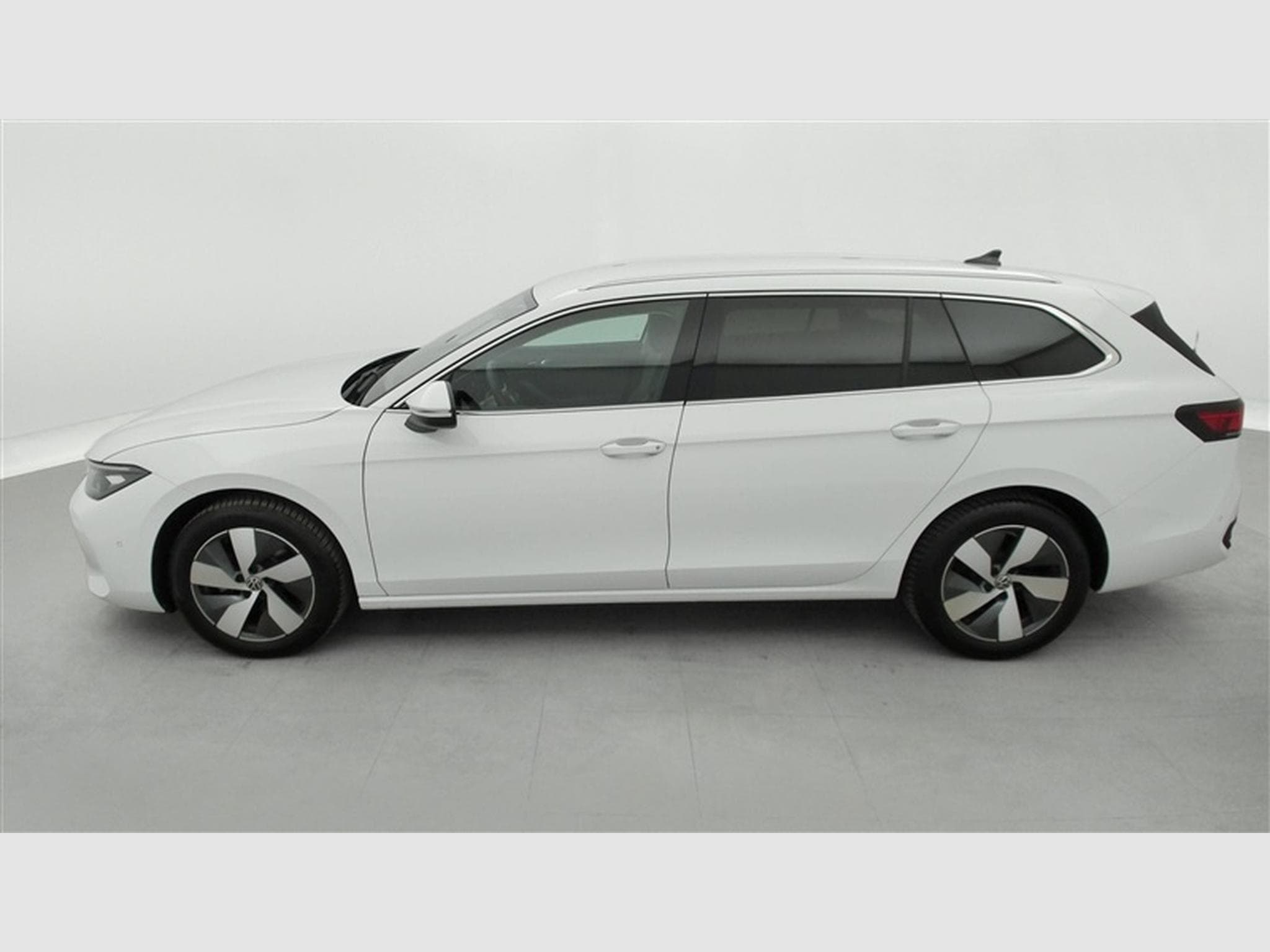 VW Passat 1.5 TSI 150Cv DSG Elegance NAVI / CAMERA / CARPLAY (2024) - Photo 3