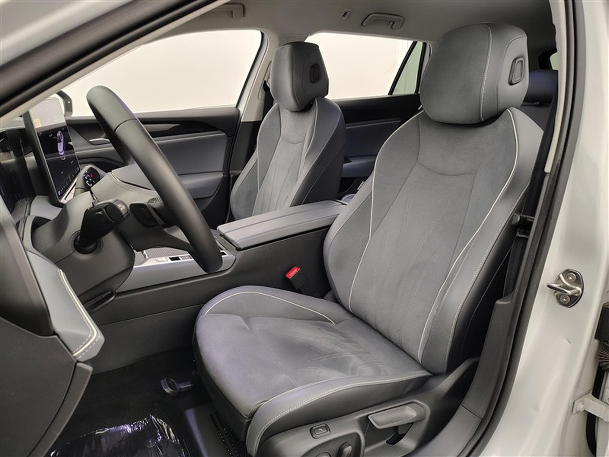 VW Passat 1.5 TSI 150Cv DSG Elegance NAVI / CAMERA / CARPLAY (2024) - Photo 7
