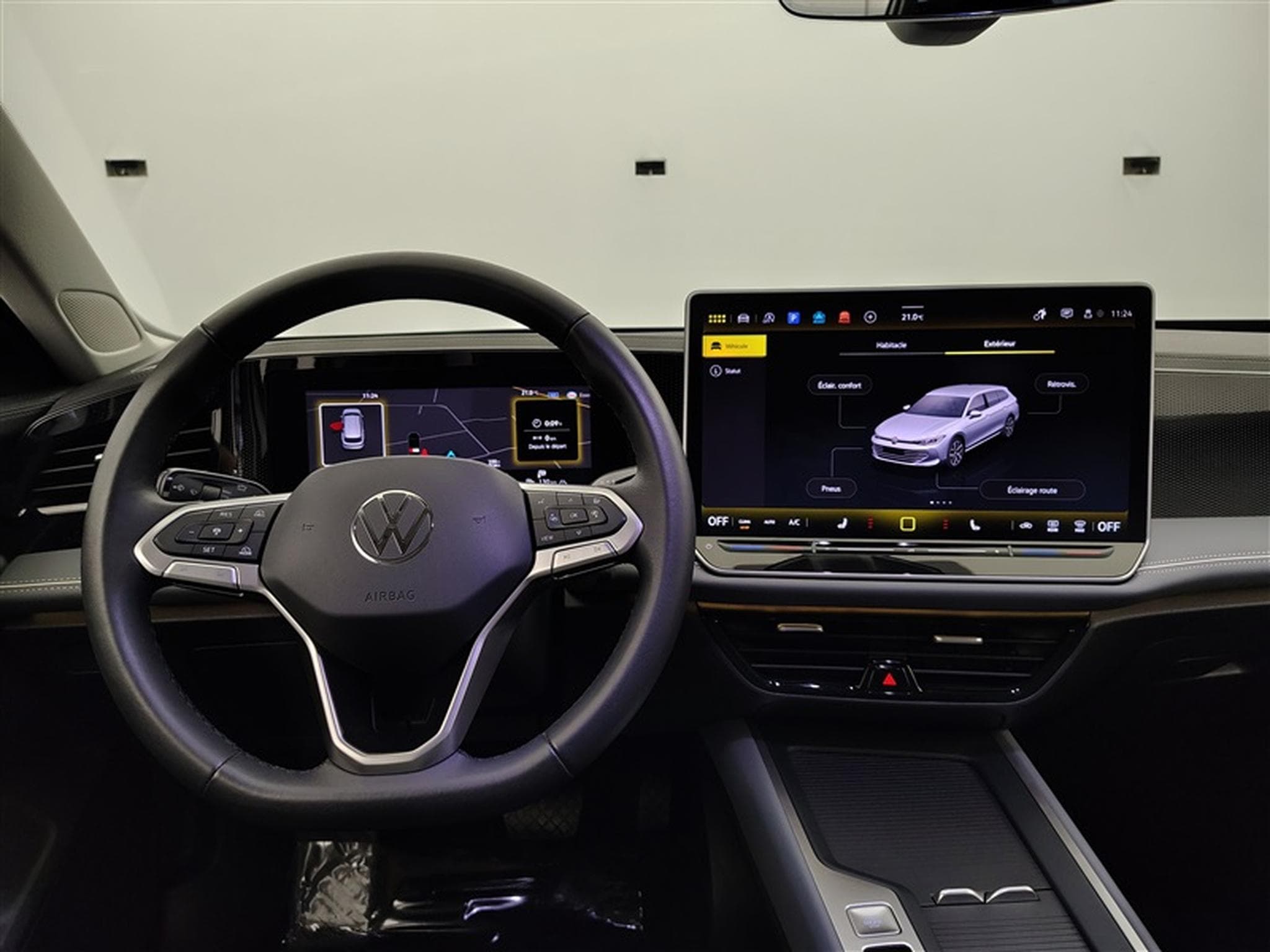 VW Passat 1.5 TSI 150Cv DSG Elegance NAVI / CAMERA / CARPLAY (2024) - Photo 9