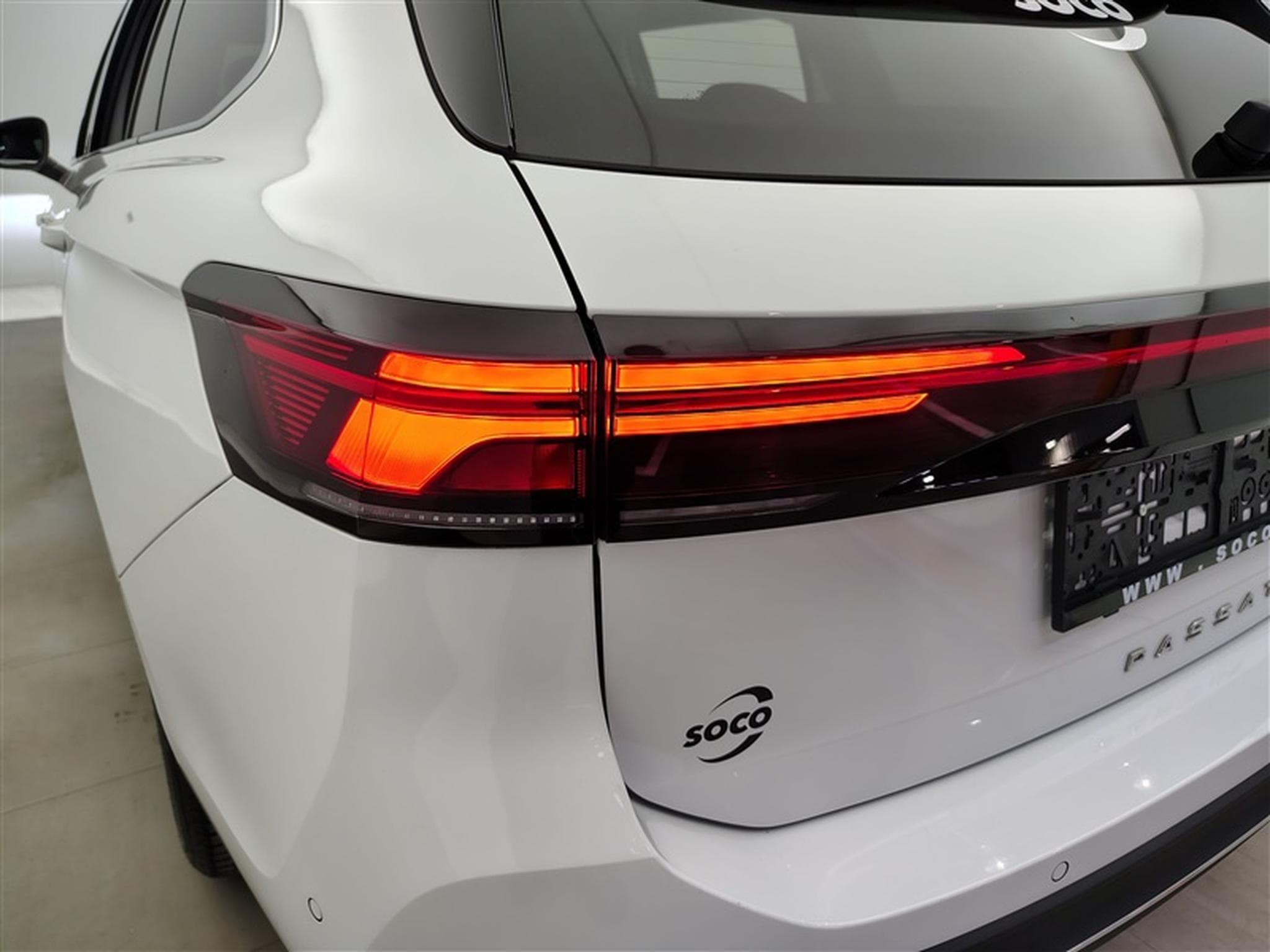 VW Passat 1.5 TSI 150Cv DSG Elegance NAVI / CAMERA / CARPLAY (2024) - Photo 16