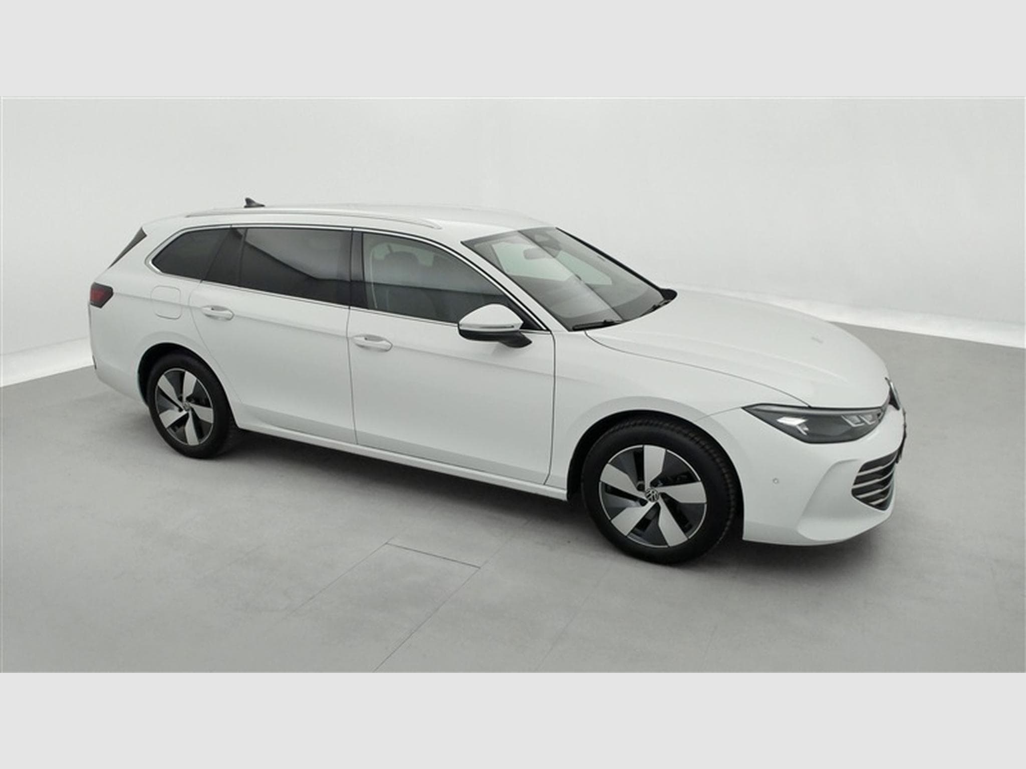 VW Passat 1.5 TSI 150Cv DSG Elegance NAVI / CAMERA / CARPLAY (2024) - Photo 23