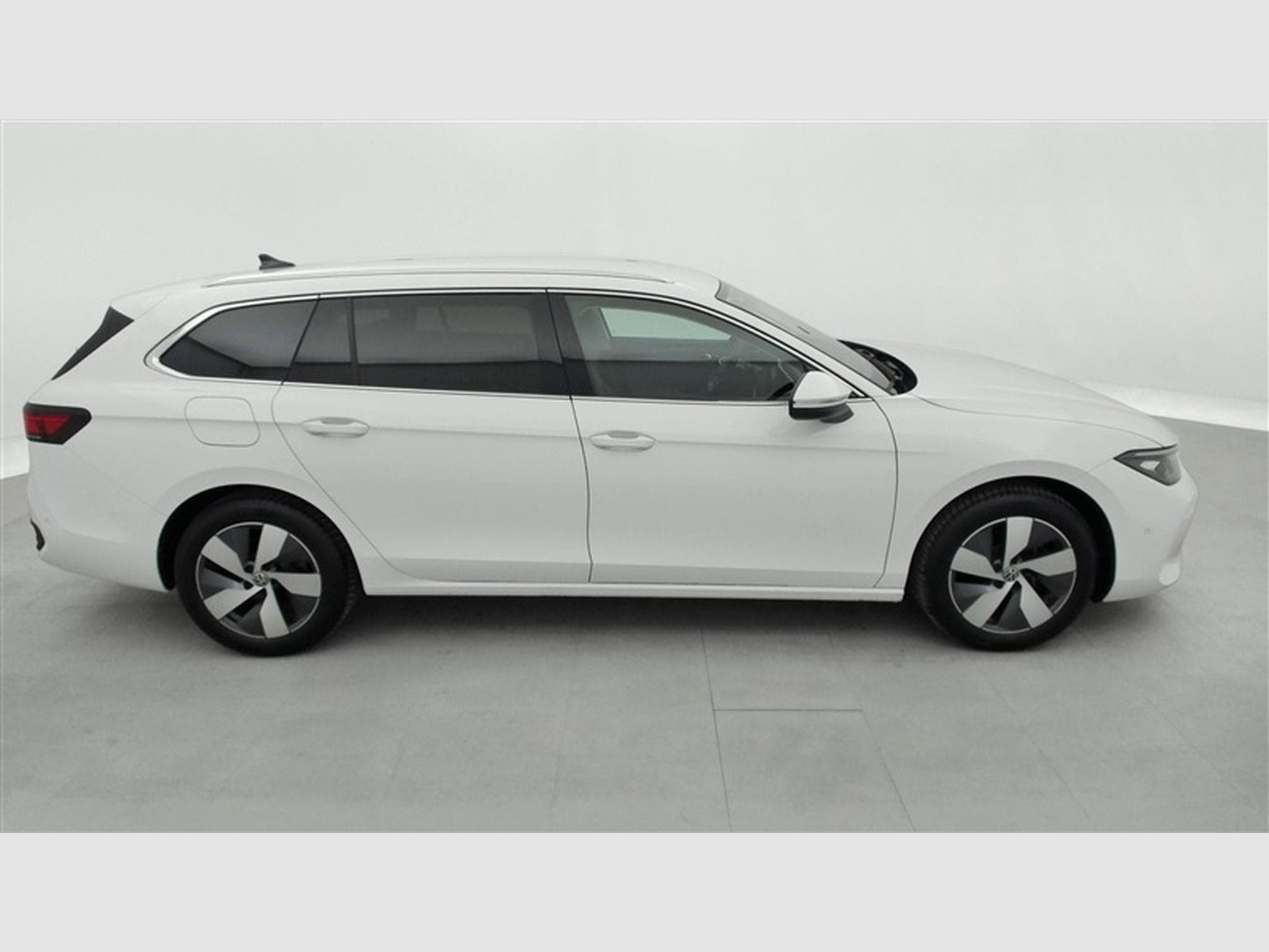 VW Passat 1.5 TSI 150Cv DSG Elegance NAVI / CAMERA / CARPLAY (2024) - Photo 24