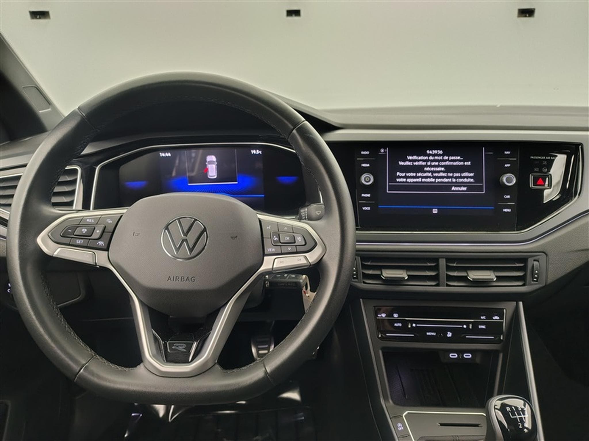 VW Polo 1.0 TSI 95cv R-Line CARPLAY / FULL LED / CAMERA / JA 17" (2025) - Photo 9