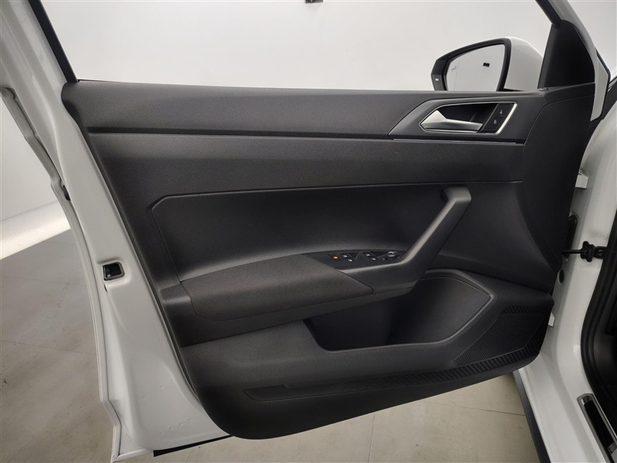VW Polo 1.0 TSI 95cv R-Line CARPLAY / FULL LED / CAMERA / JA 17" (2025) - Photo 17