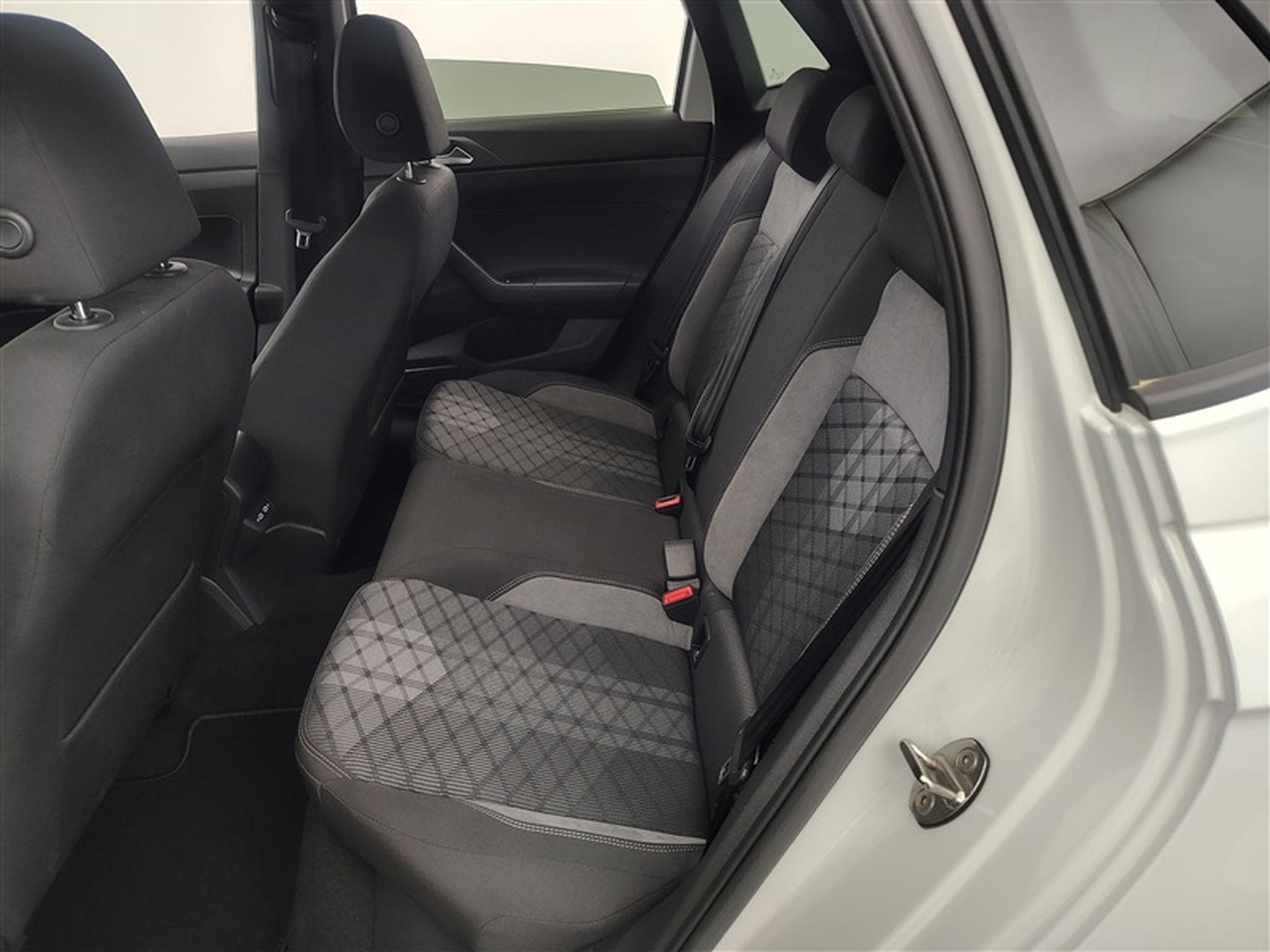 VW Polo 1.0 TSI 95cv R-Line CARPLAY / FULL LED / CAMERA / JA 17" (2025) - Photo 13