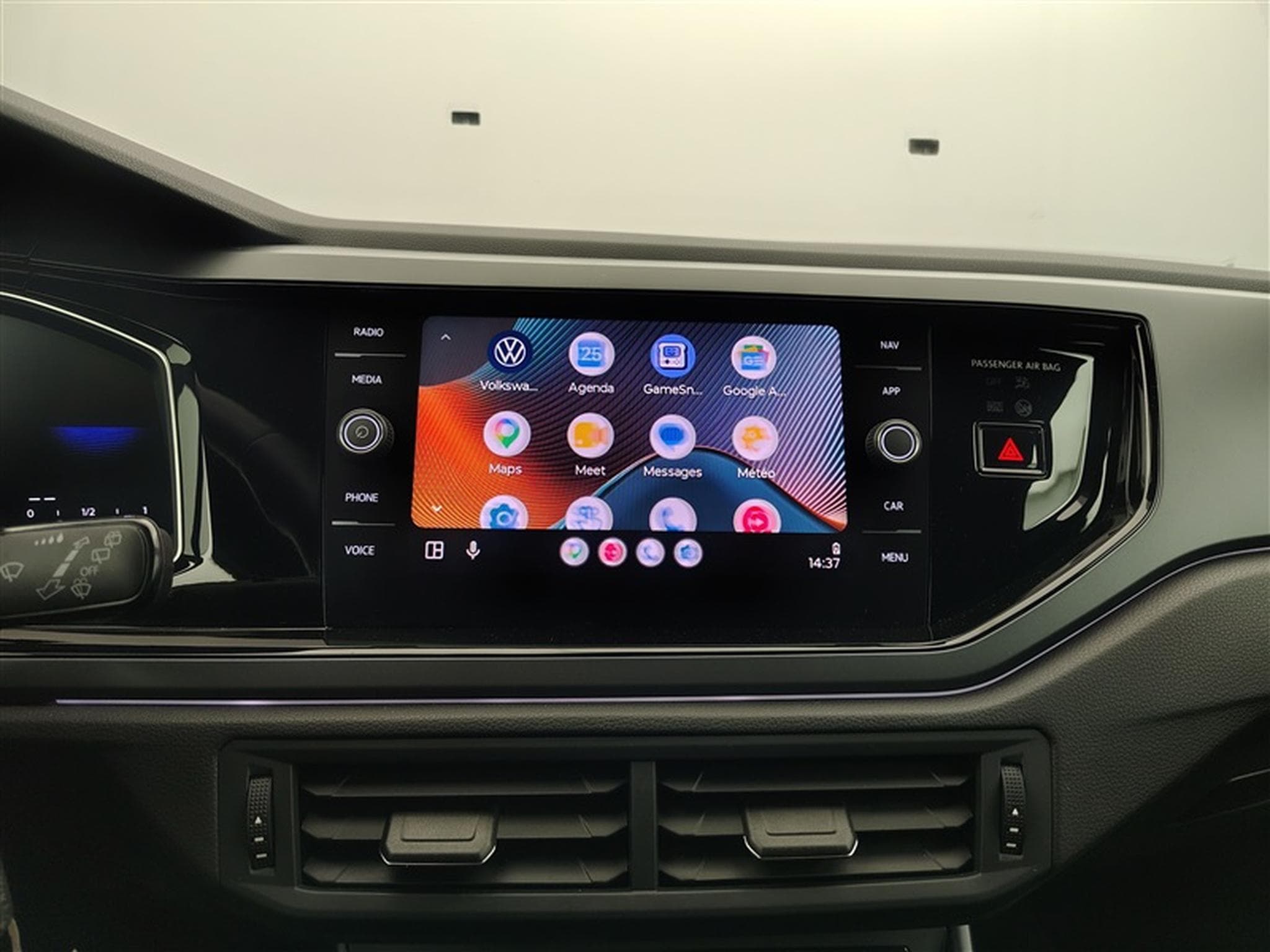 VW Polo 1.0 TSI 95cv R-Line CARPLAY / FULL LED / CAMERA / JA 17" (2025) - Photo 20