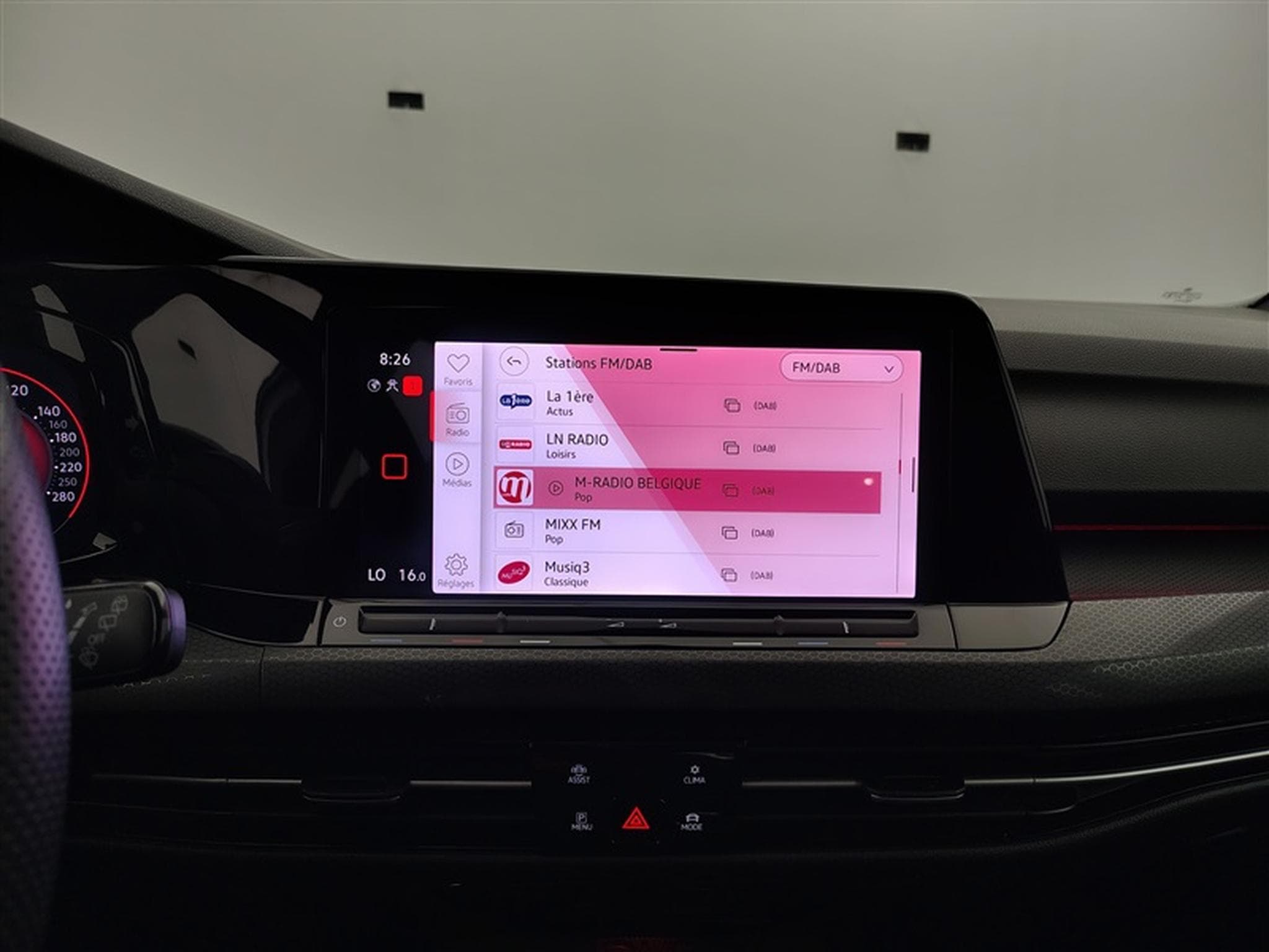 VW Golf 2.0 TSI 245cv GTI NAVI / FULL LED / CAMERA / JA 17" (2024) - Photo 10