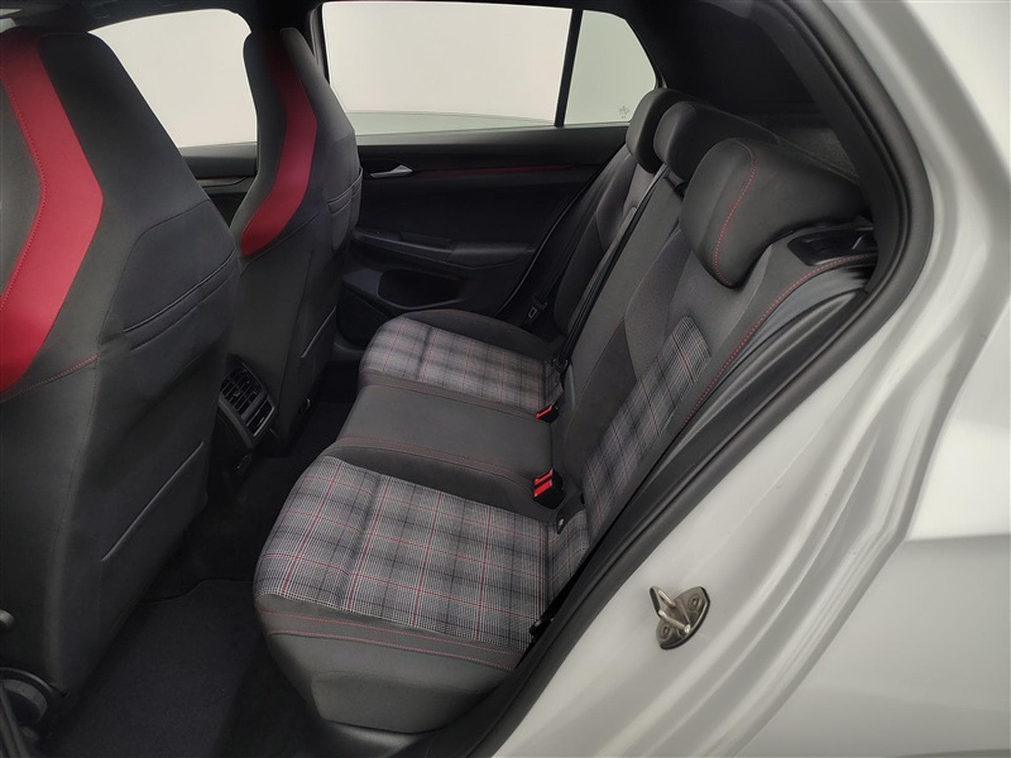 VW Golf 2.0 TSI 245cv GTI NAVI / FULL LED / CAMERA / JA 17" (2024) - Photo 12
