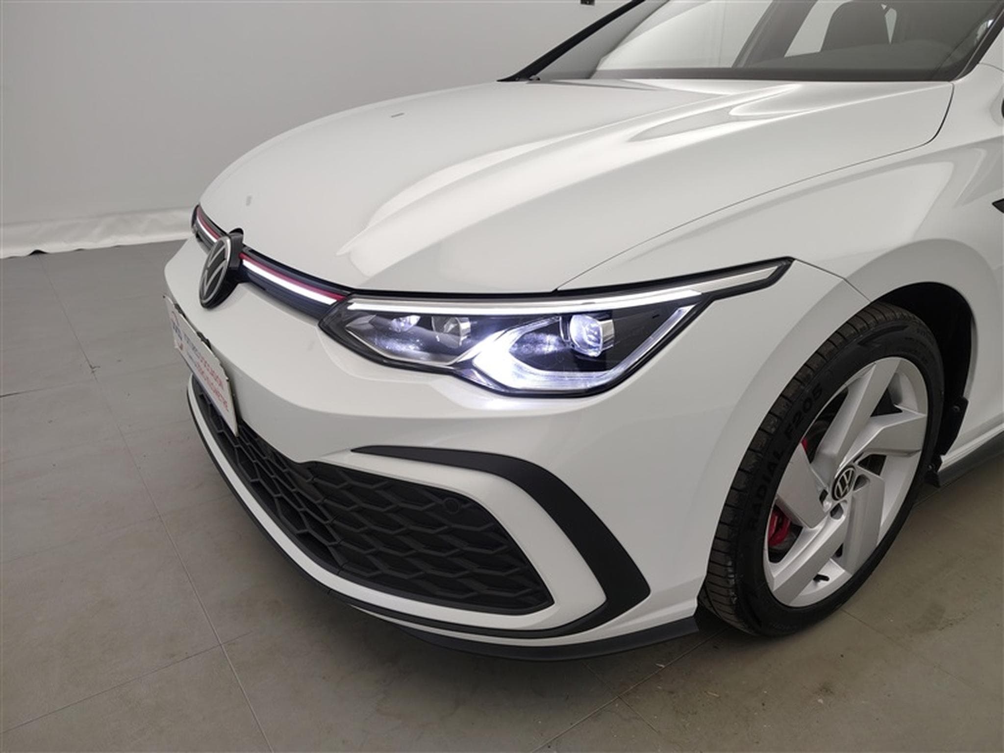 VW Golf 2.0 TSI 245cv GTI NAVI / FULL LED / CAMERA / JA 17" (2024) - Photo 14