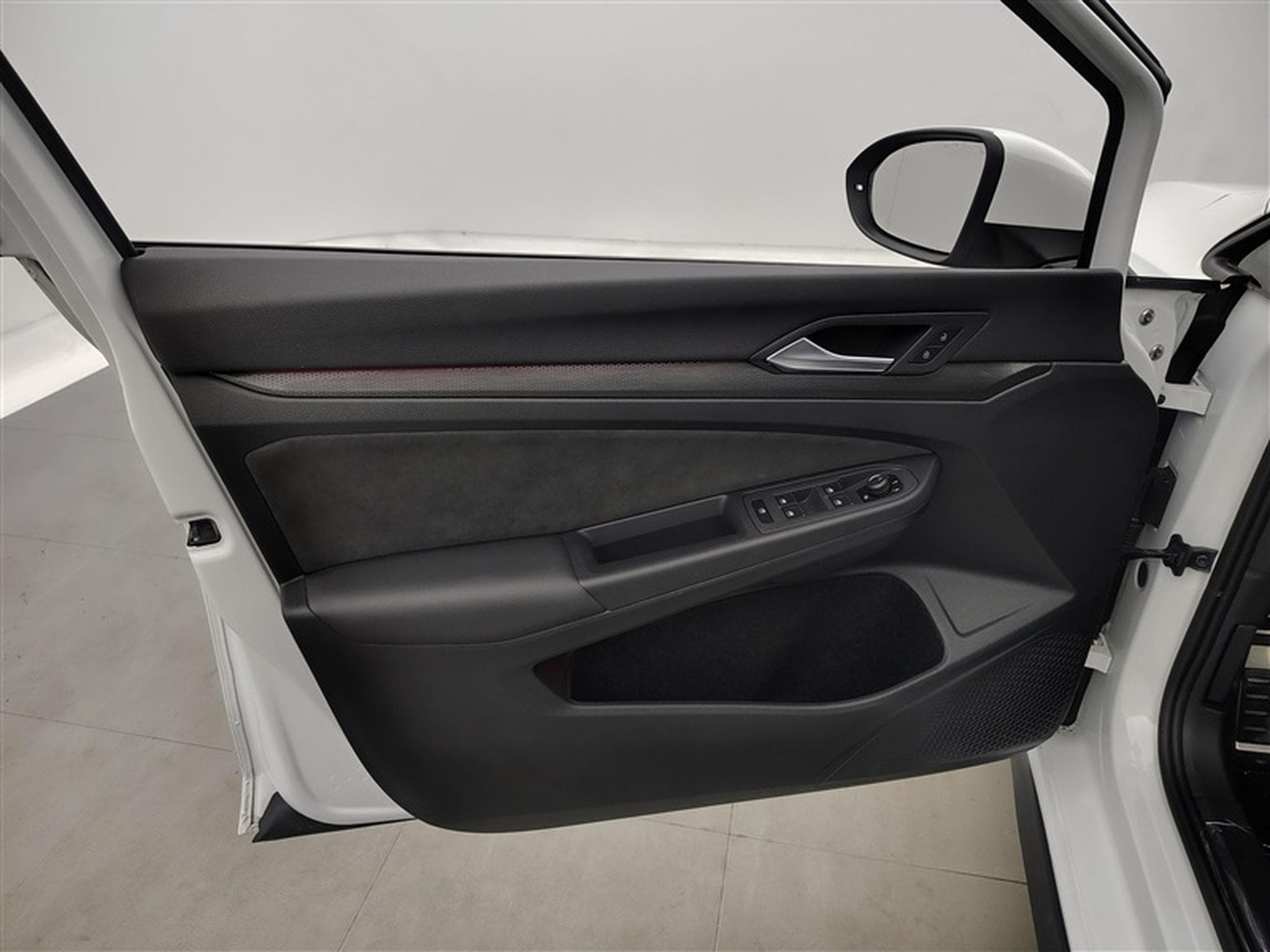 VW Golf 2.0 TSI 245cv GTI NAVI / FULL LED / CAMERA / JA 17" (2024) - Photo 16